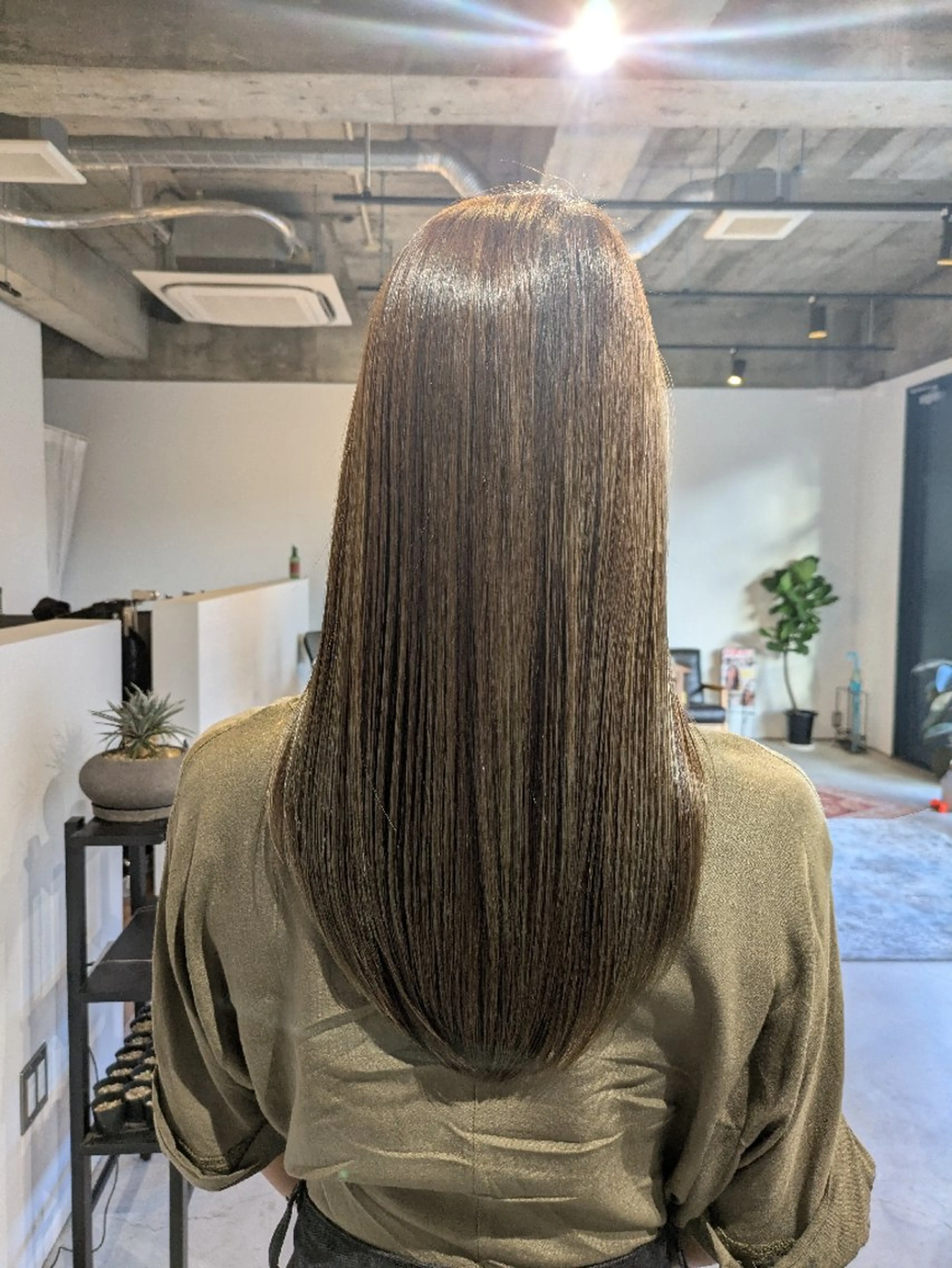 ロング カラー イルミナカラー トリートメント SOL所属・透明カラー/ショート /髪質改善/亀山貴之のヘアスタイル