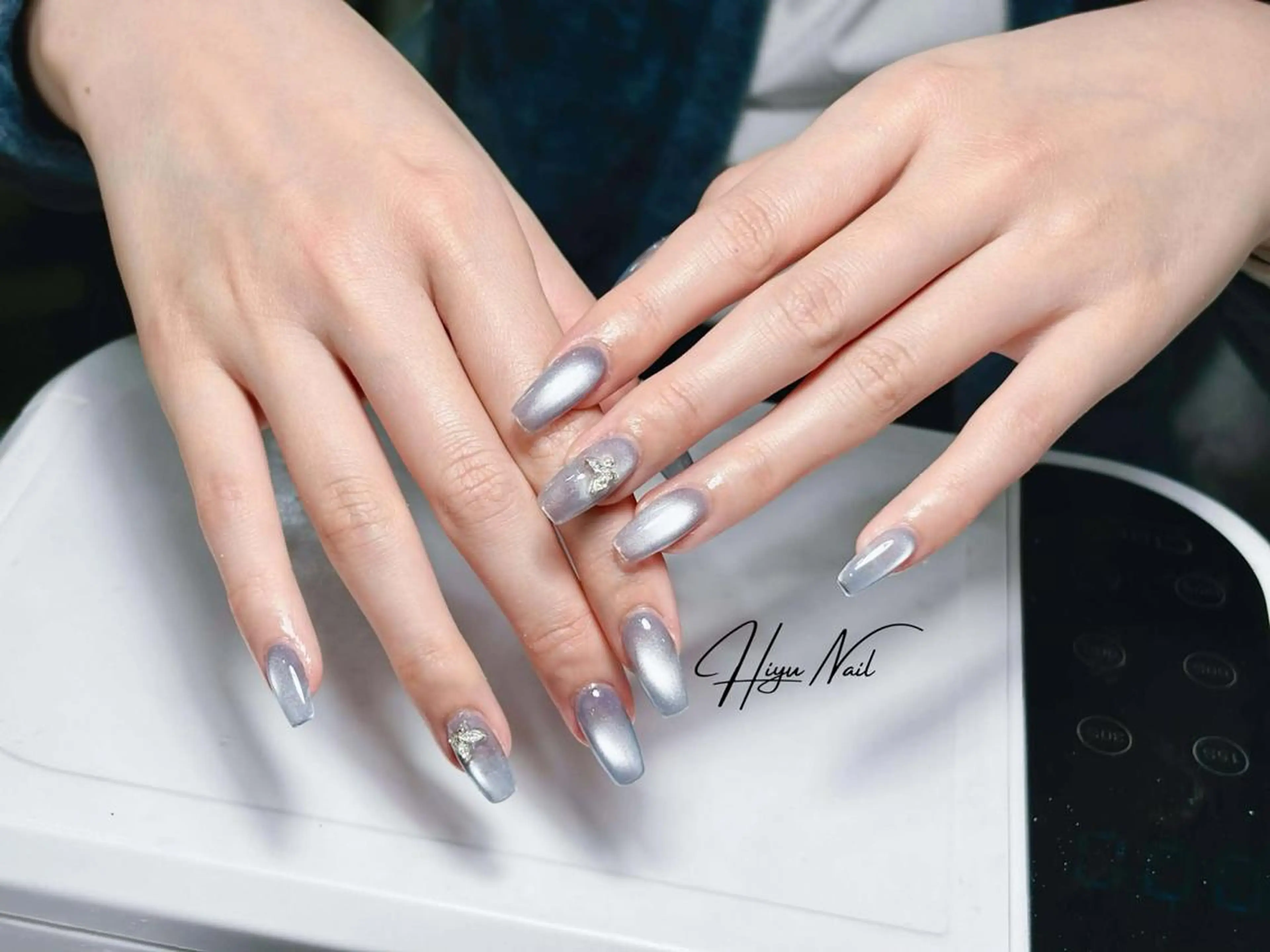 ネイル アートネイル シルバー シンプルネイル ハンドネイル ハンドケア ヒユ ビューティーのネイルデザイン