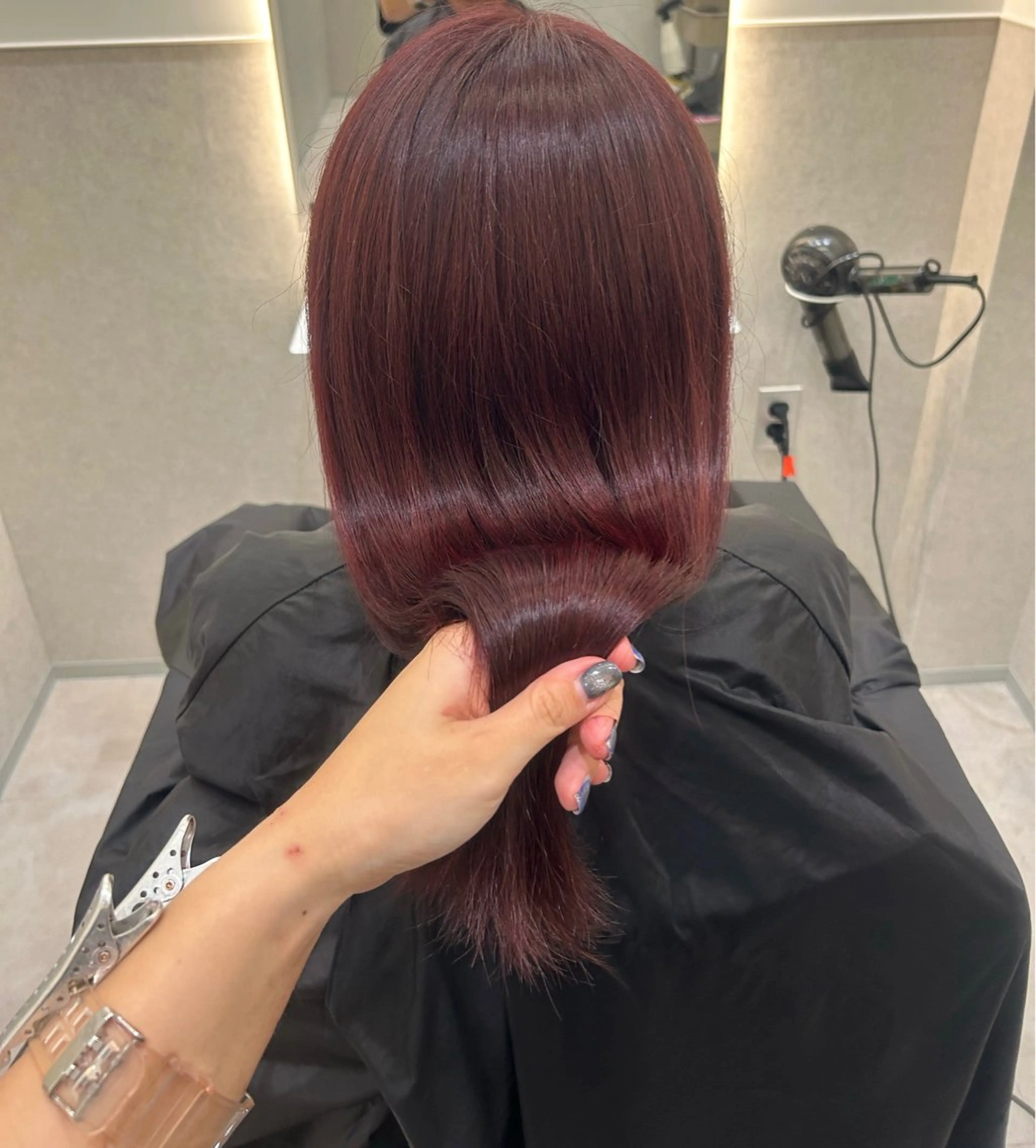 ロング カラー レッドカラー カット ヘアカラー 艶髪ストレート/ 透明感カラー/ひよりのヘアスタイル