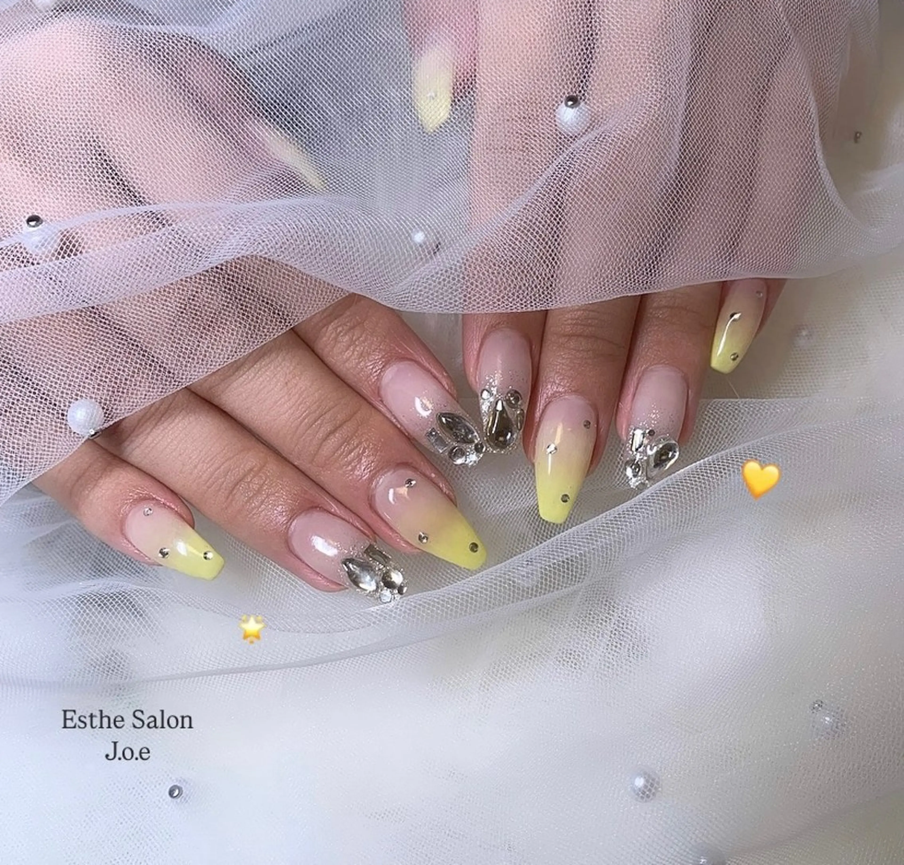 ネイル グラデーション パステルネイル 春ネイル 黄色 ハンドネイル 石堂 さくらのネイルデザイン