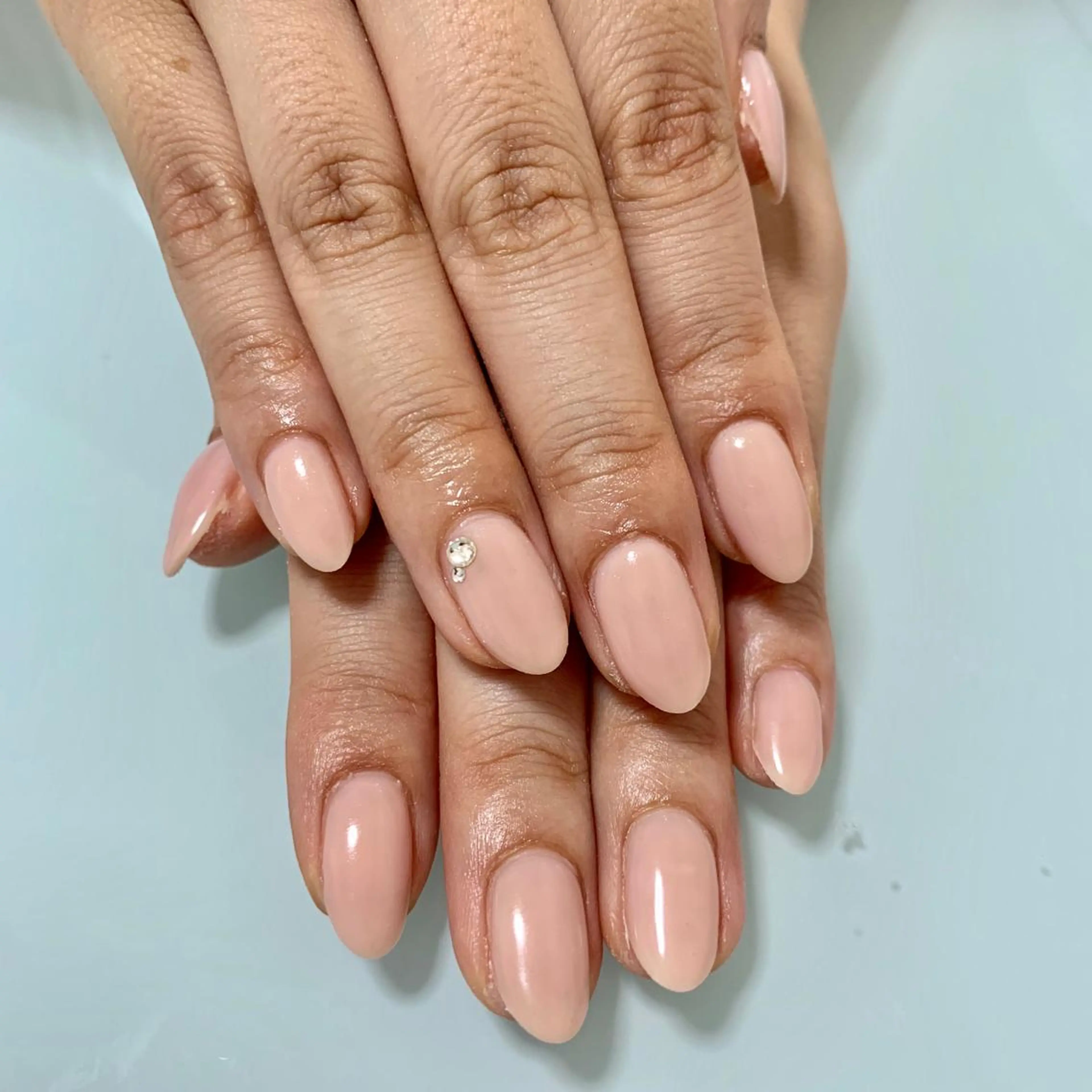 ネイル ワンカラーネイル ストーンネイル ハンドネイル 🌙🫧CHARME (RUKA)🦋🫧のネイルデザイン