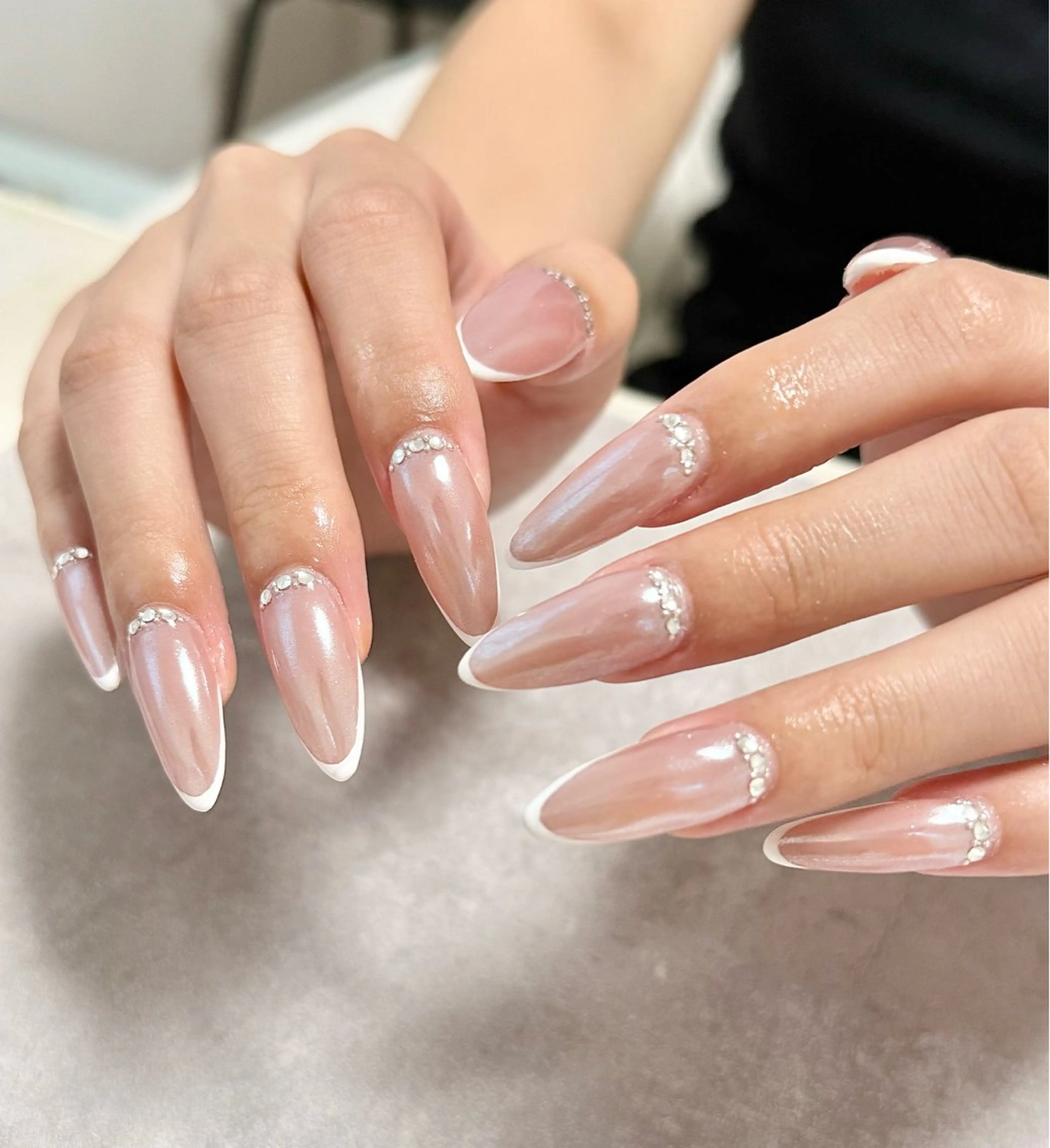 ネイル オーロラネイル フレンチネイル ジェルネイル ロングネイル 持ち込み ハンドネイル nailroom amyのネイルデザイン