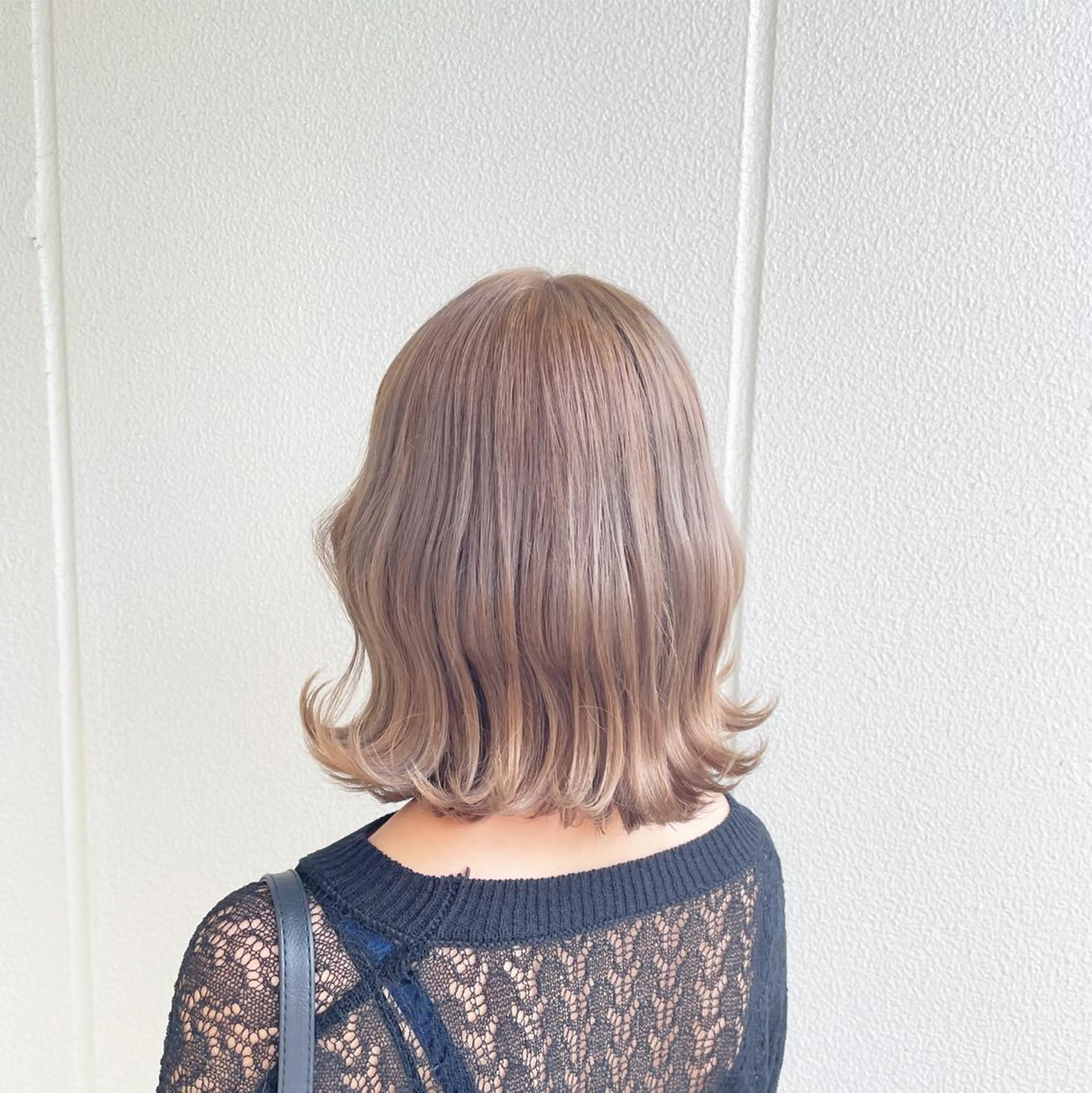 ミディアム カラー ヘアアレンジ ベージュカラー ミルクティーベージュ ヘアカラー トリートメント ヘッドスパ ヘアセット 艶髪✨寒色カラー✨ 翁長孝輔のヘアスタイル
