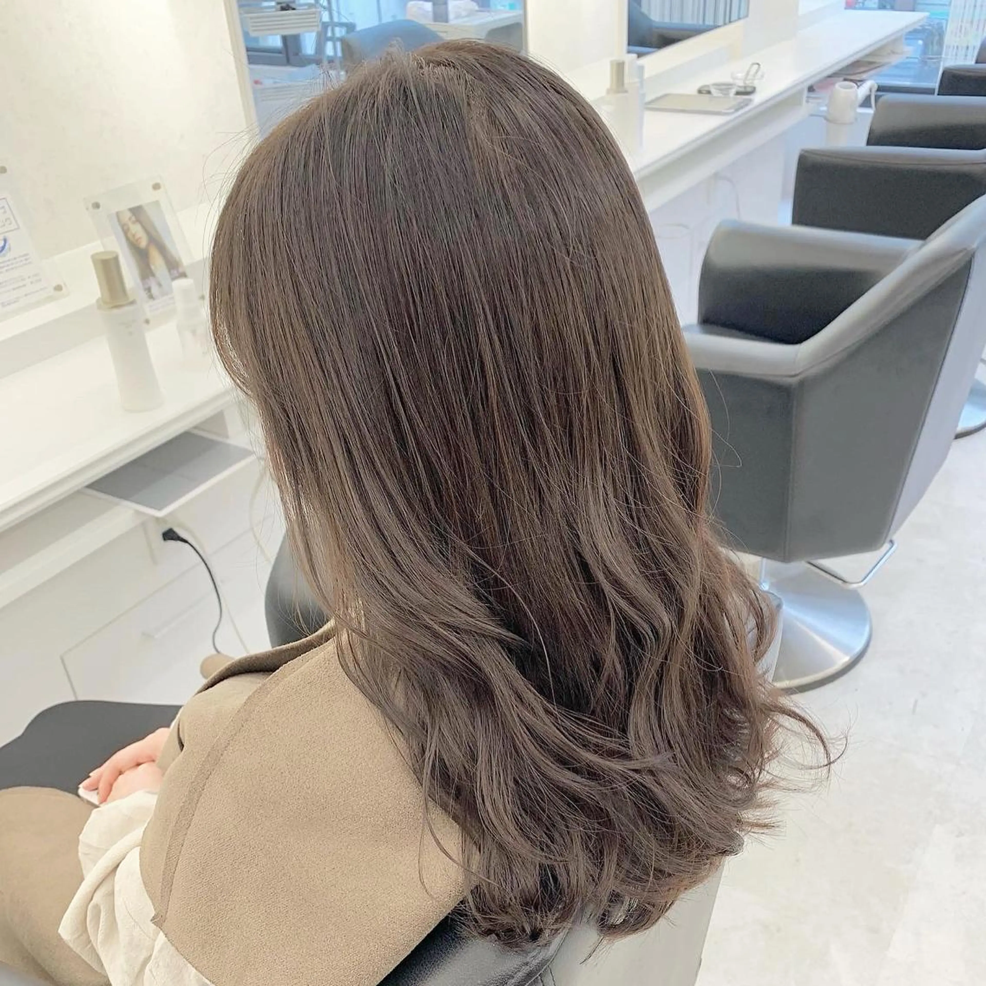 セミロング カラー GOODDAY ヘアサロンのヘアスタイル