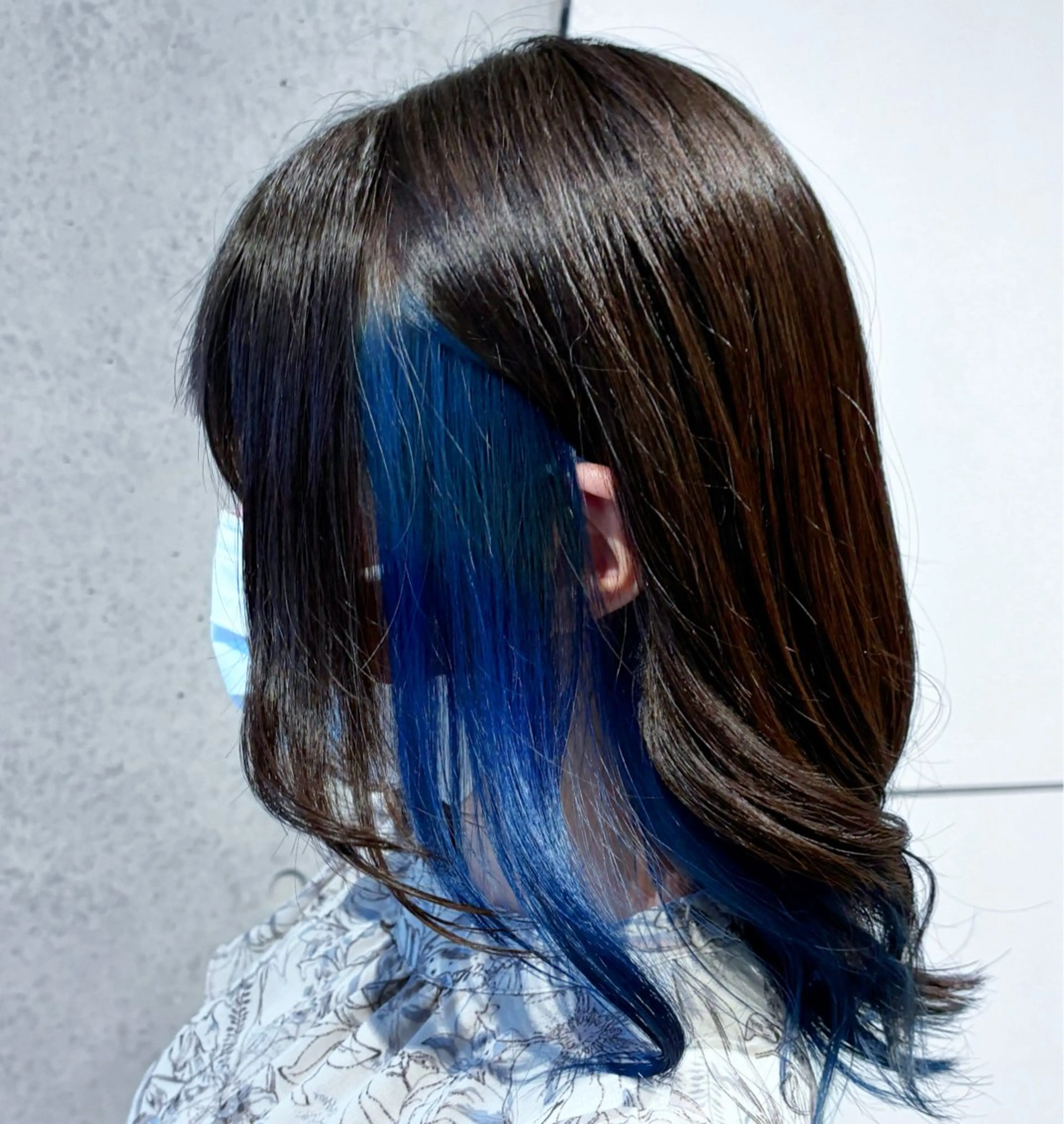 ミディアム カラー ヘアアレンジ ブルーカラー ヘアカラー アニメ髪・ウルフ🦇 樋口莉夏のヘアスタイル