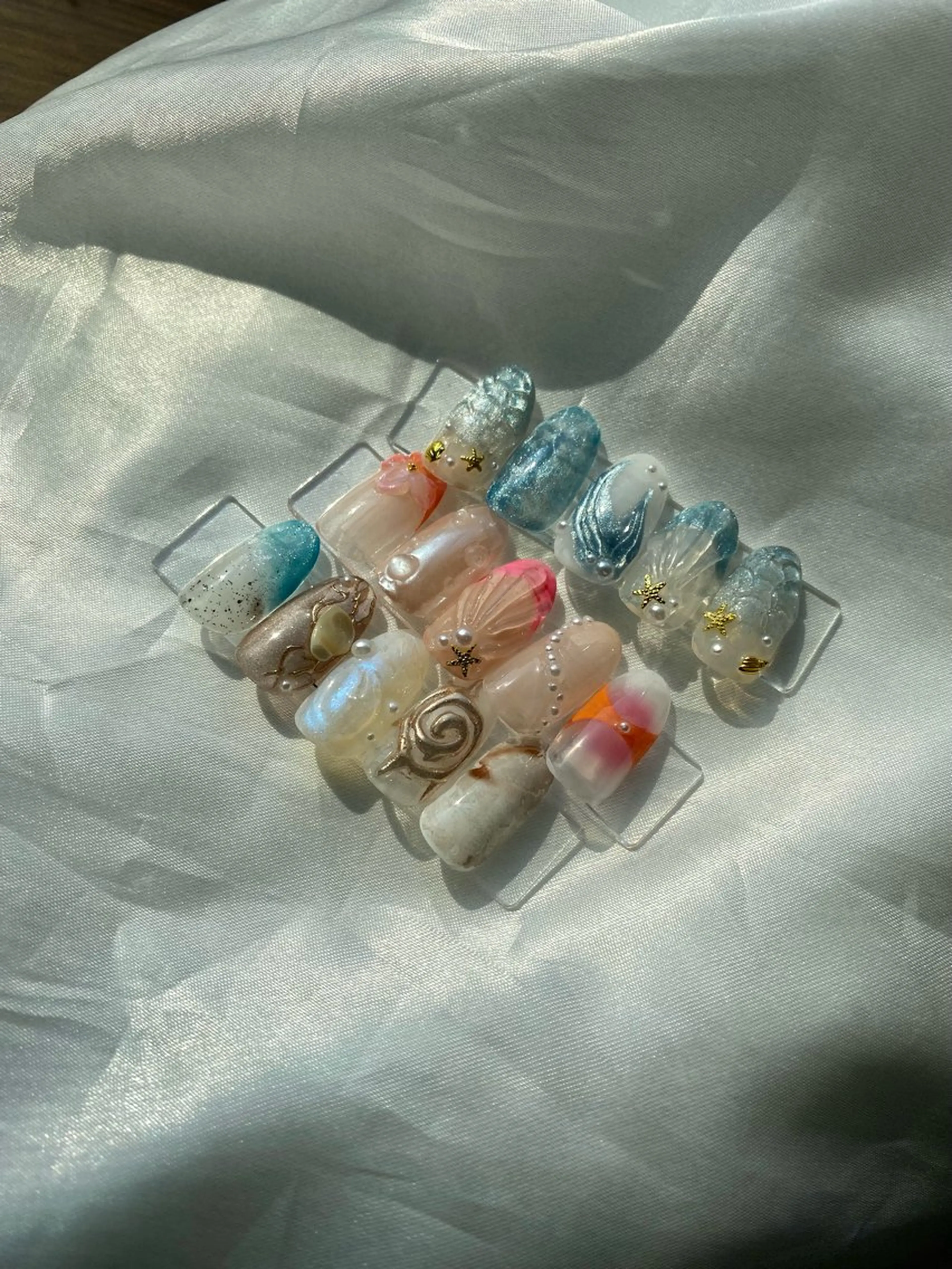 ネイル 夏ネイル ハンドネイル デコパーツが得意♪ ネイル/眉毛/エステの眉毛・アイブロウイメージ