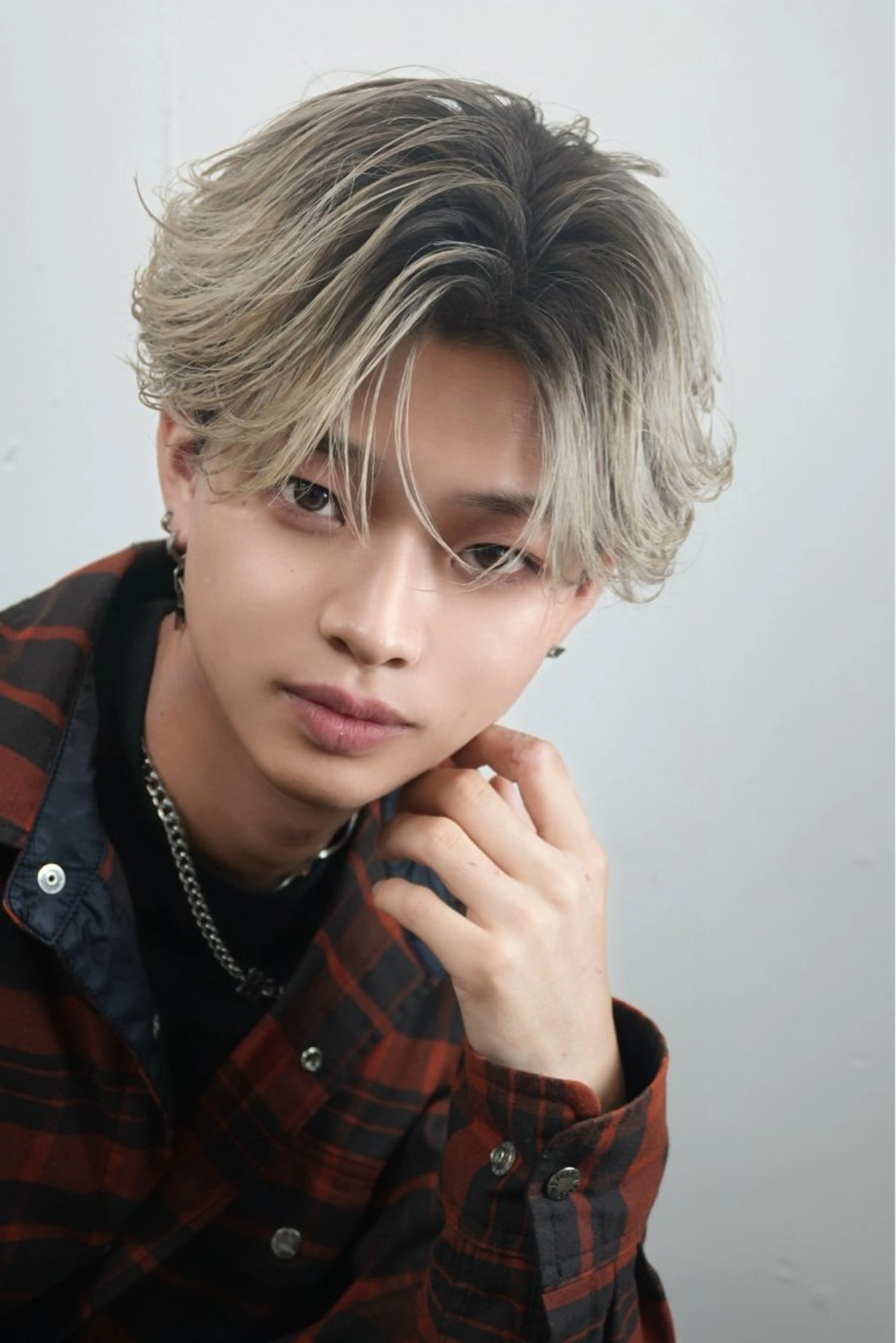 カラー メンズ メンズバレイヤージュ バレイヤージュ カット ヘアカラー PIA hair design所属・湖城 恵吾のヘアスタイル