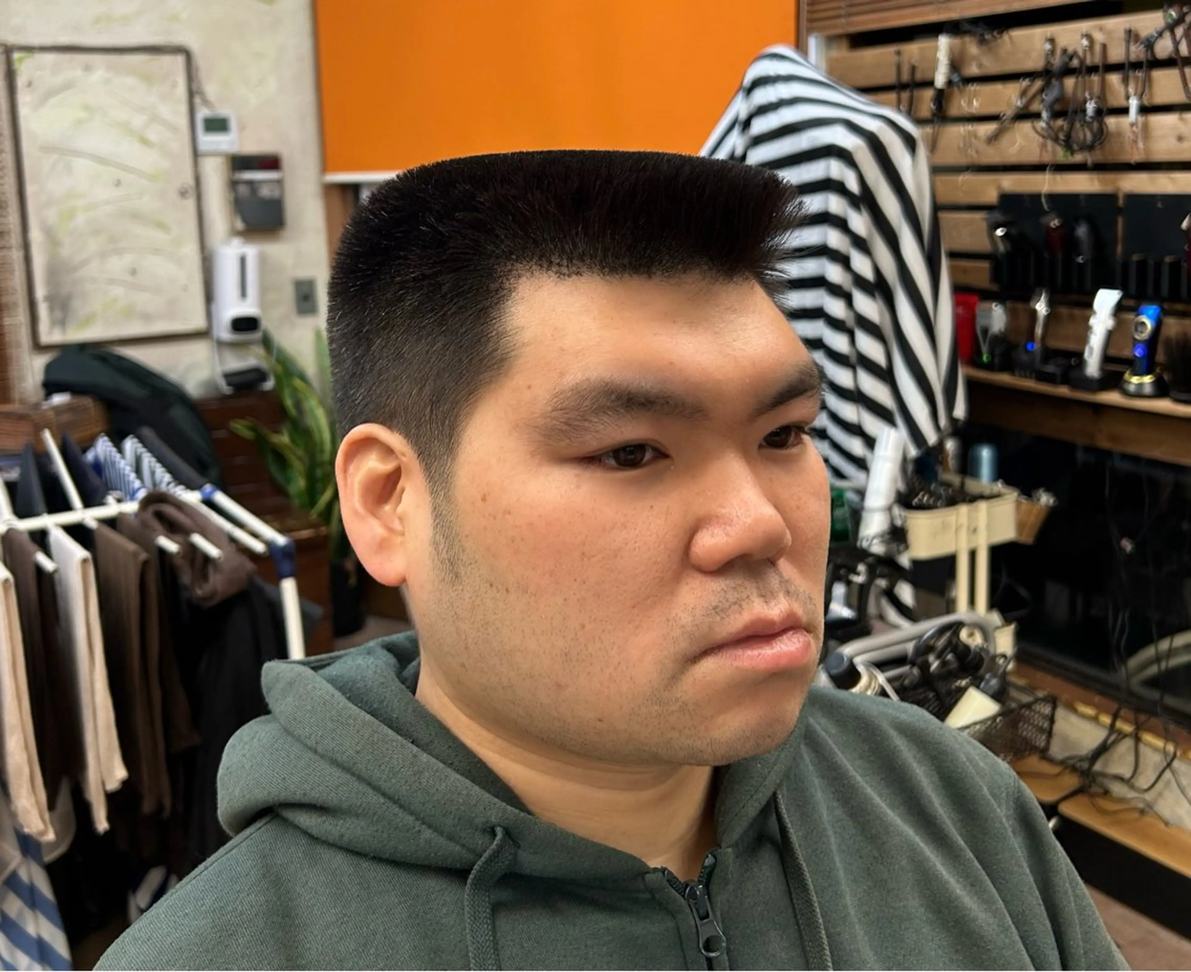 角刈り、スポーツ刈り、フェザーバック、ソフモヒの写真