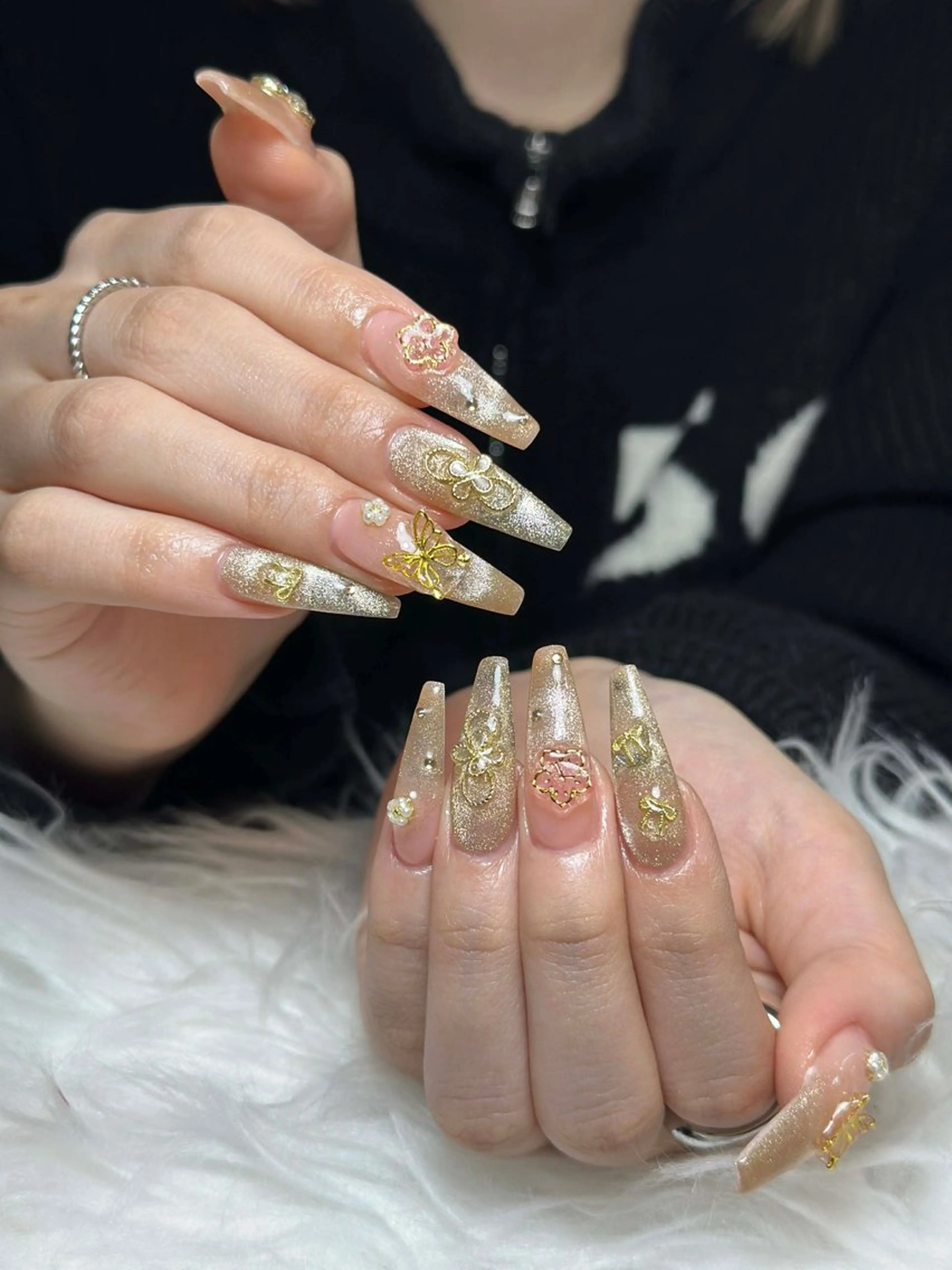 ネイル フレンチネイル ジェルネイル キラキラネイル 韓国ネイル マグネットネイル ハンドネイル Julli NailStudioのネイルデザイン