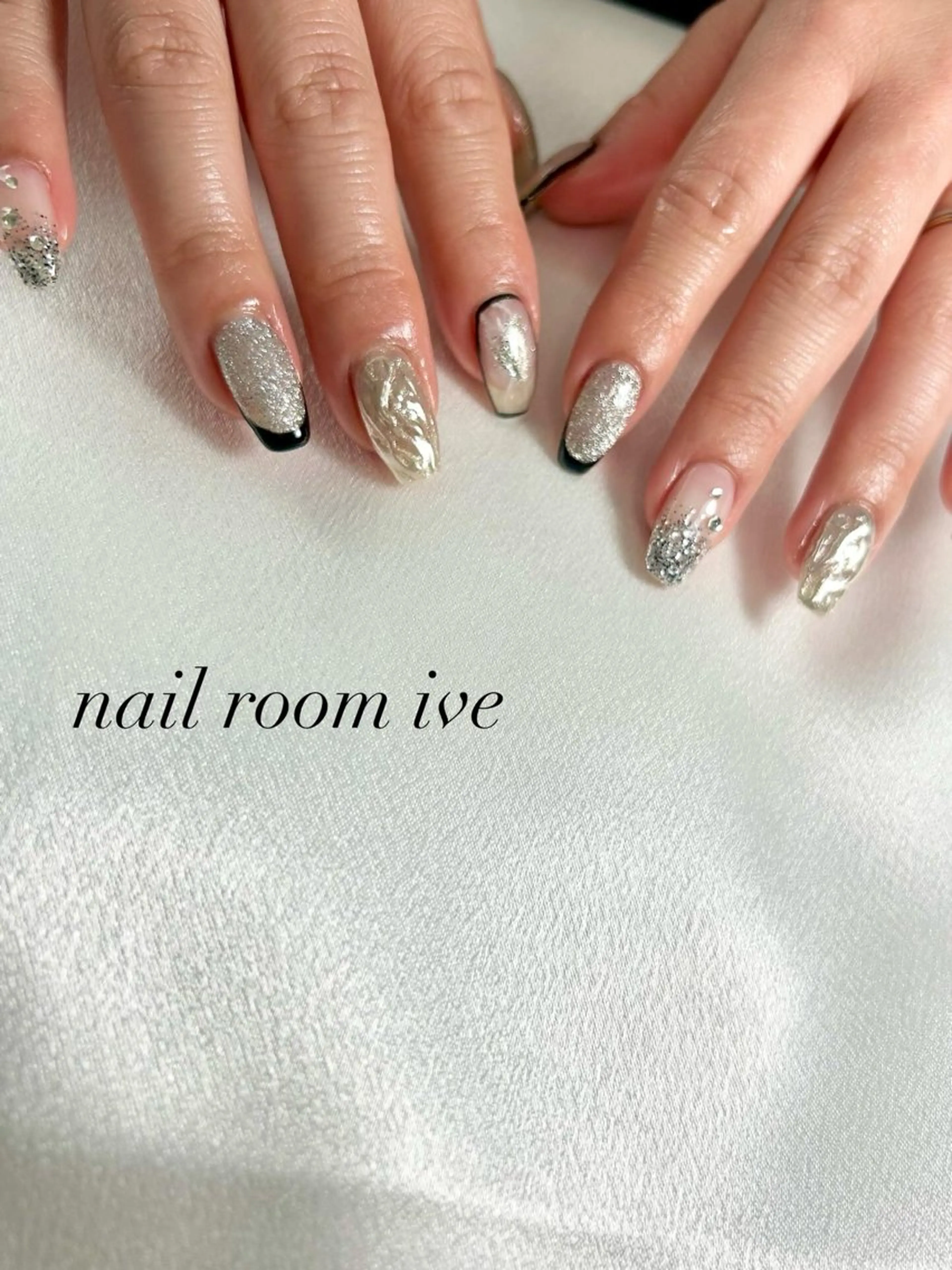 ネイル シルバー nail room IVEのネイルデザイン