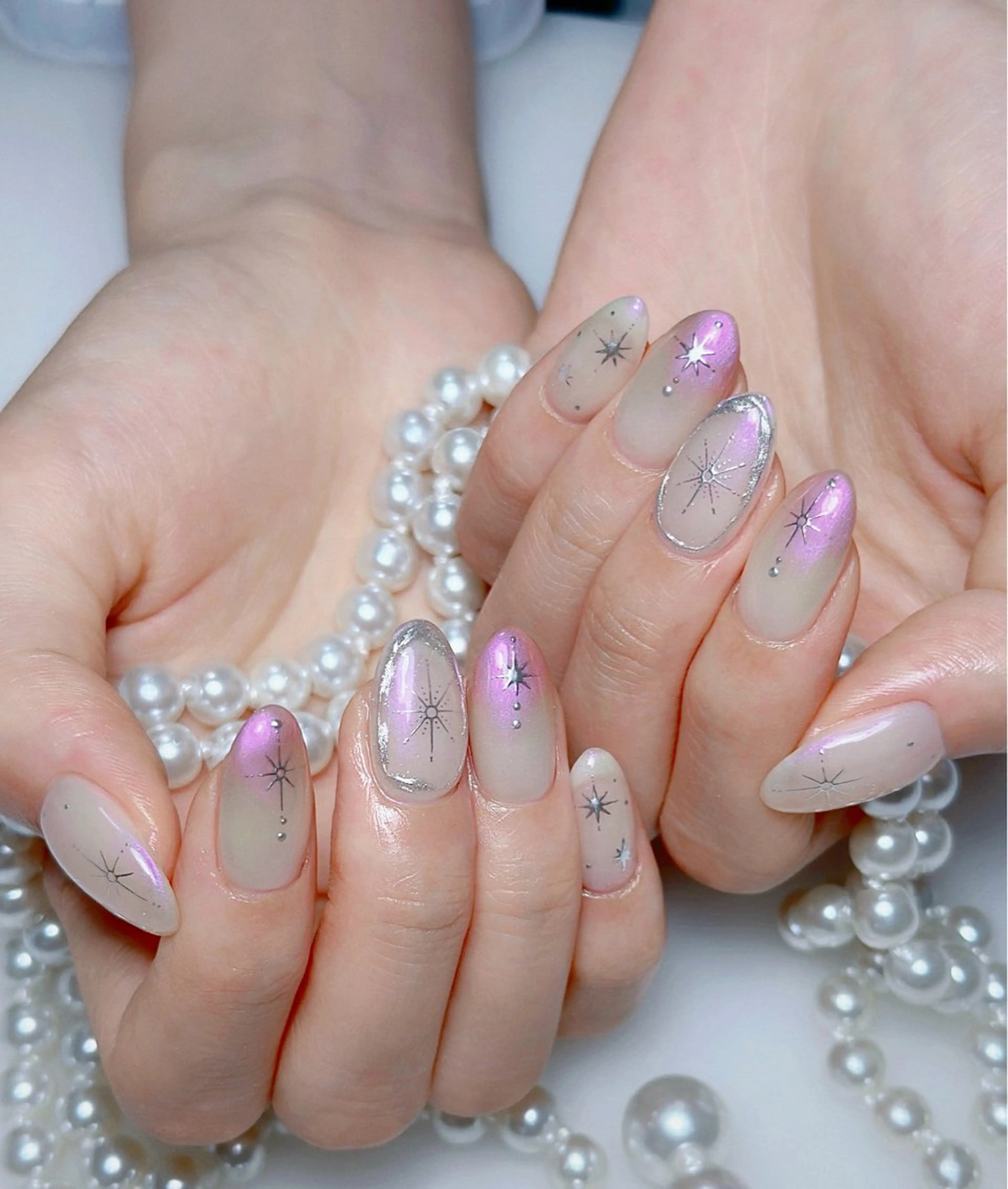 ネイル オーロラネイル 長さ出し フットネイル 韓国ネイル ラメ(グリッター) ハンドネイル 👍thumbs up nail👍のネイルデザイン