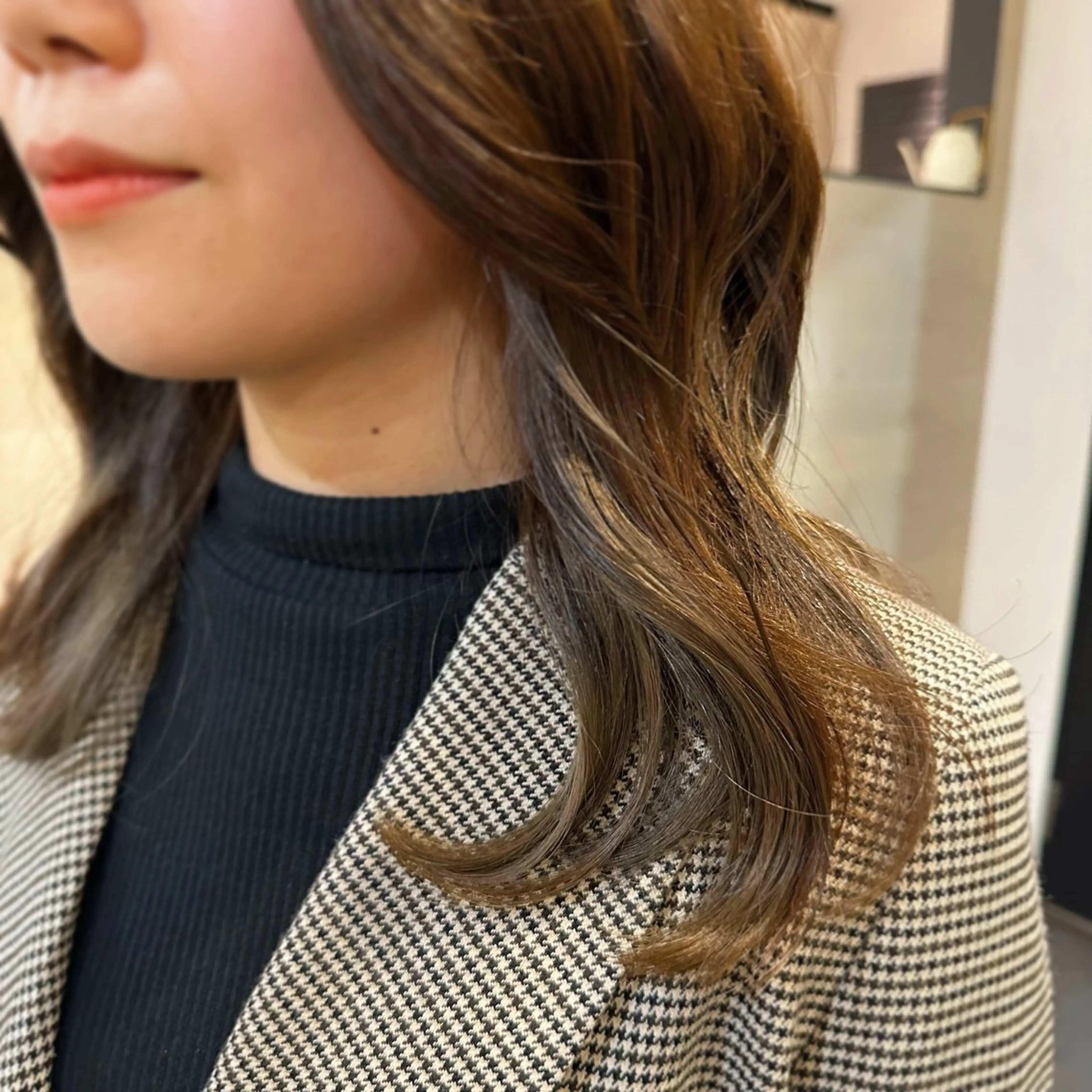 ミディアム カラー ベージュカラー インナーカラー Mora Hair Salon所属・Haruka 神楽坂のヘアスタイル