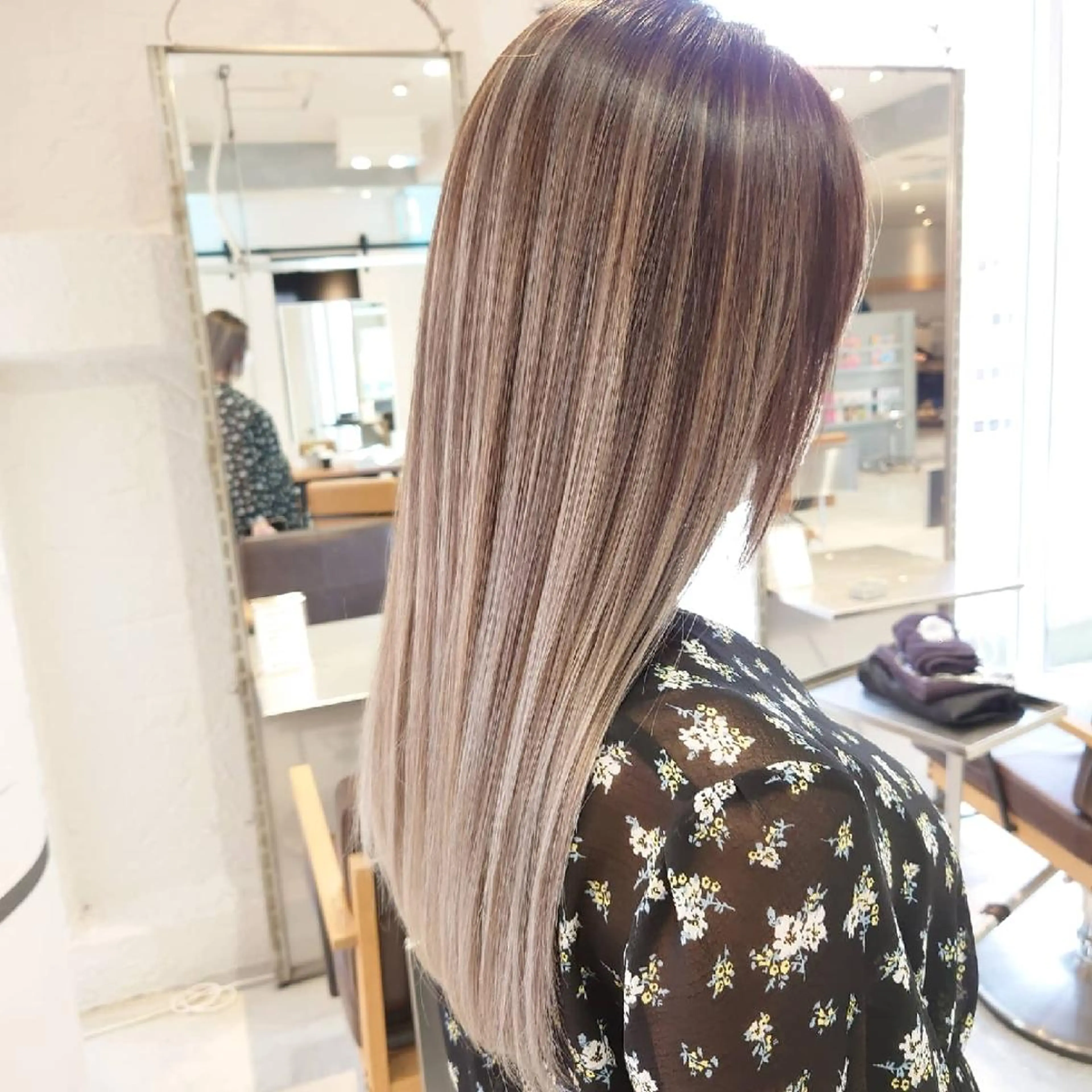 ロング カラー ベージュカラー ホワイトベージュ ヘアカラー トリートメント 艶髪✨ブリーチ職人 井手正康のヘアスタイル
