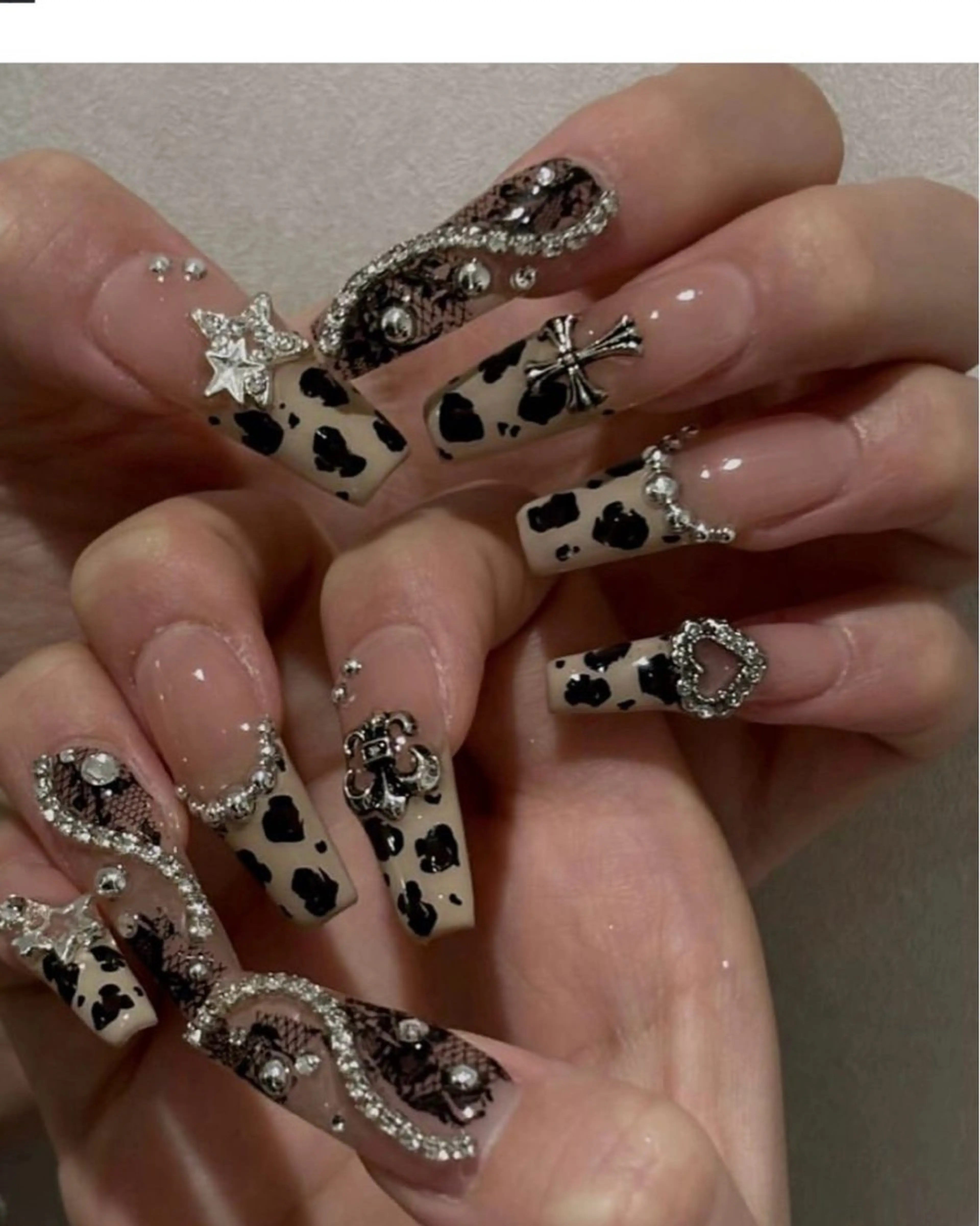 ネイル アートネイル 長さ出し ジェルネイル マグネットネイル ニュアンスネイル ハンドネイル なな_ CloudyChanのネイルデザイン