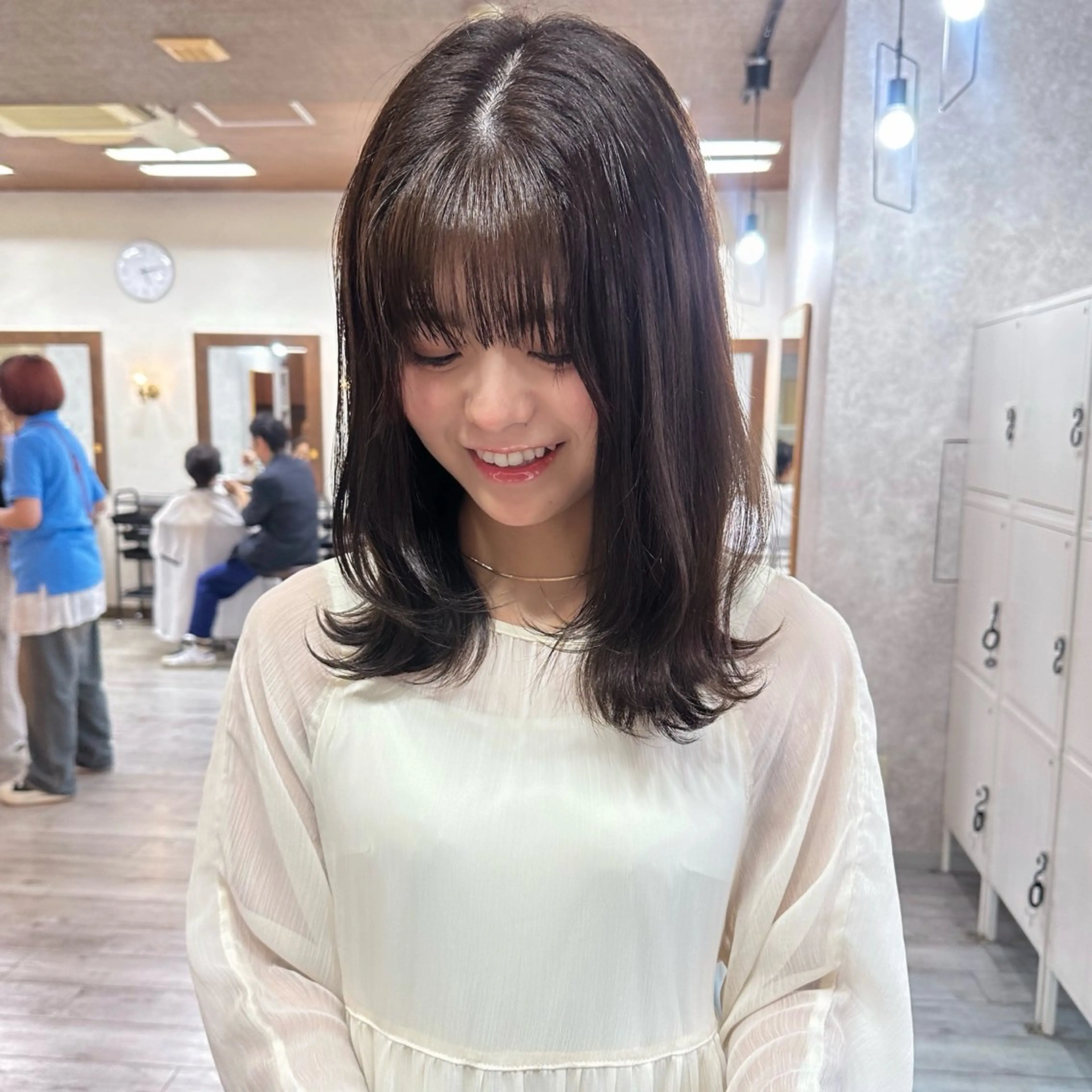 ミディアム カラー レイヤーカット カット ヘアカラー トリートメント 高橋 みく/ minim 暖色のヘアスタイル