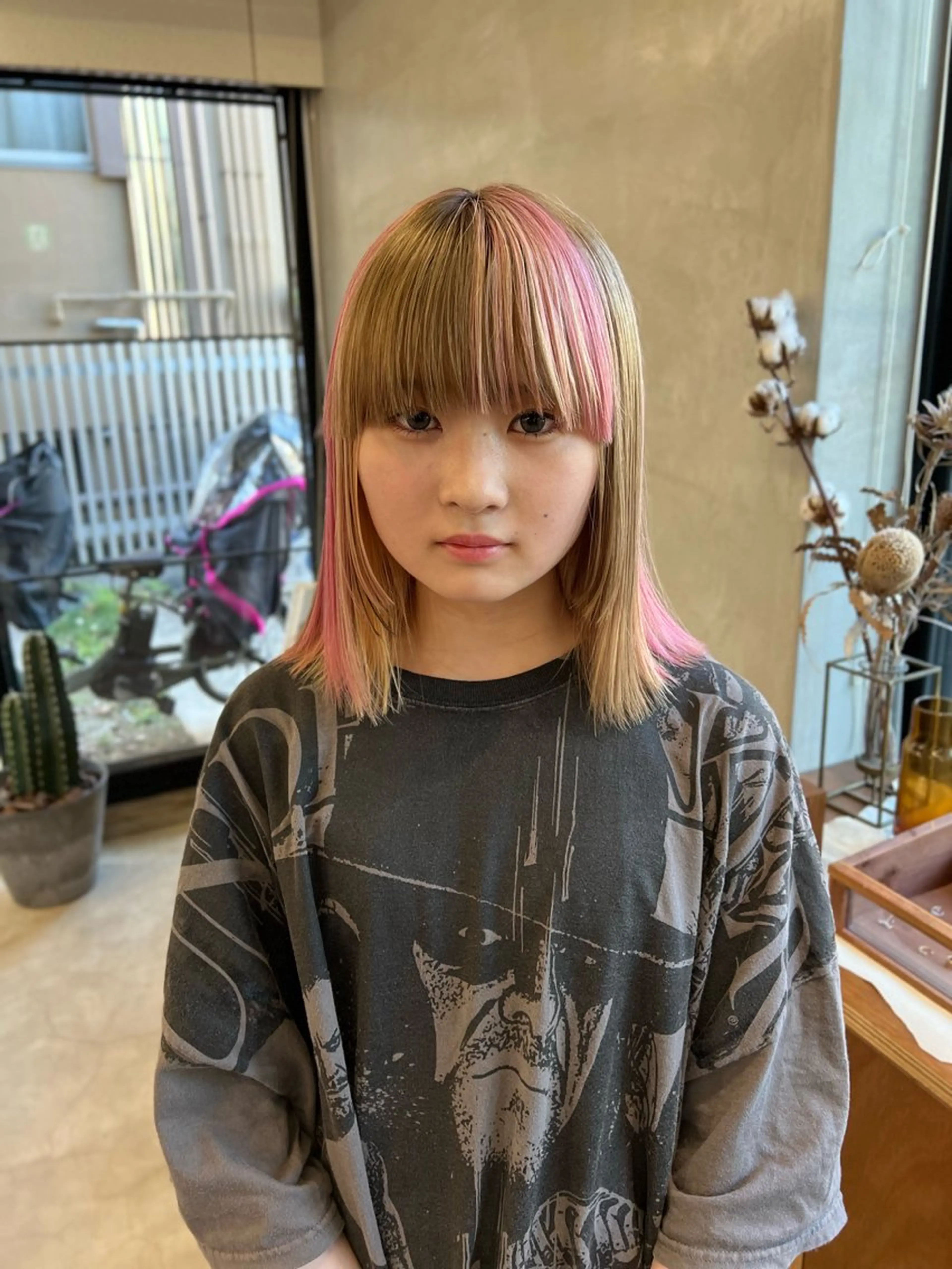 ミディアム カラー ブリーチ デザインカラー ケアブリーチ/ ハイトーン/牧野のヘアスタイル