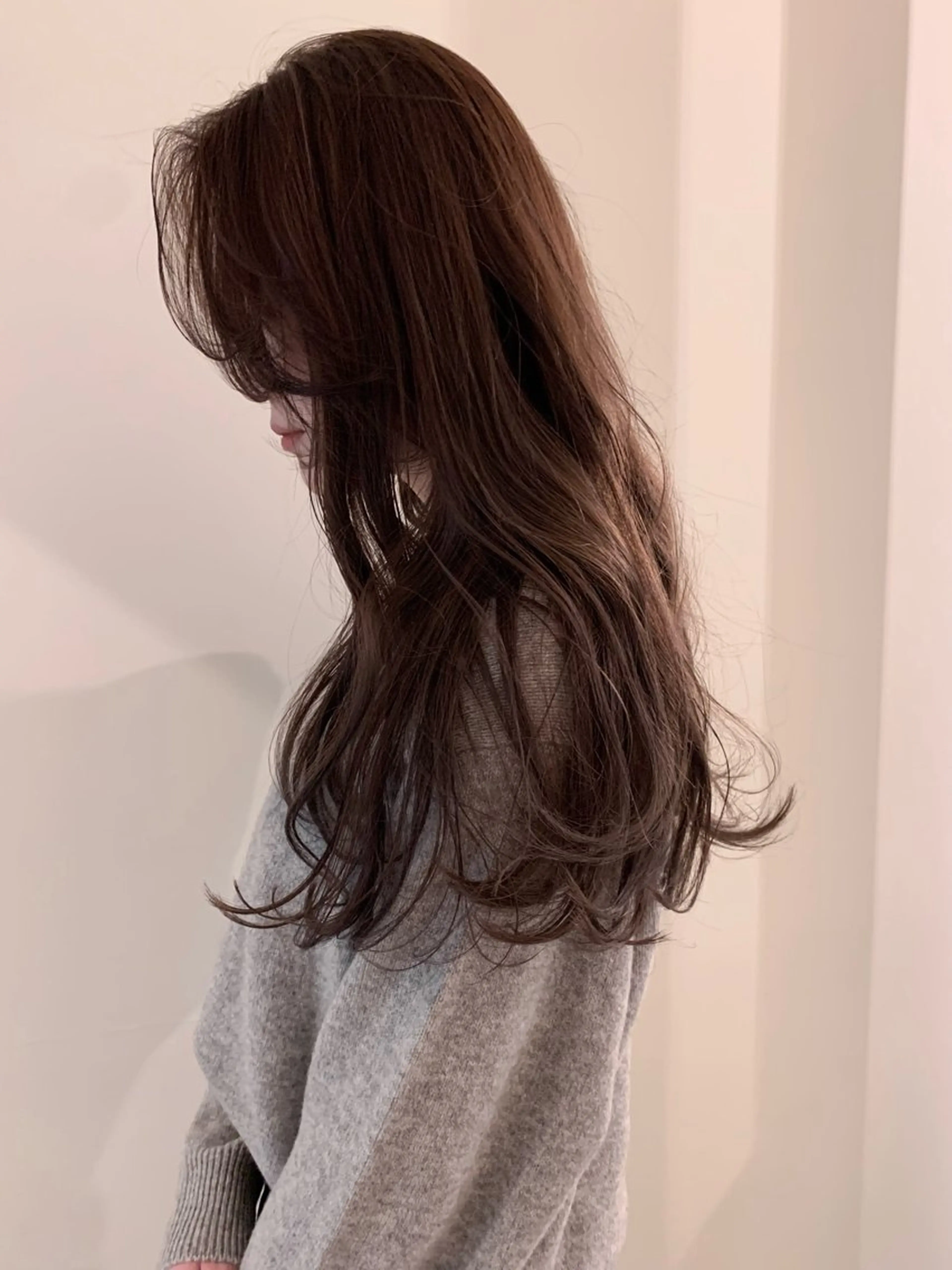 ロング カラー ブリーチ グレージュ ラベンダーカラー ラベンダーグレージュ ラベンダーグレー カット ヘアカラー トリートメント 落合希 Olivebeigeのヘアスタイル