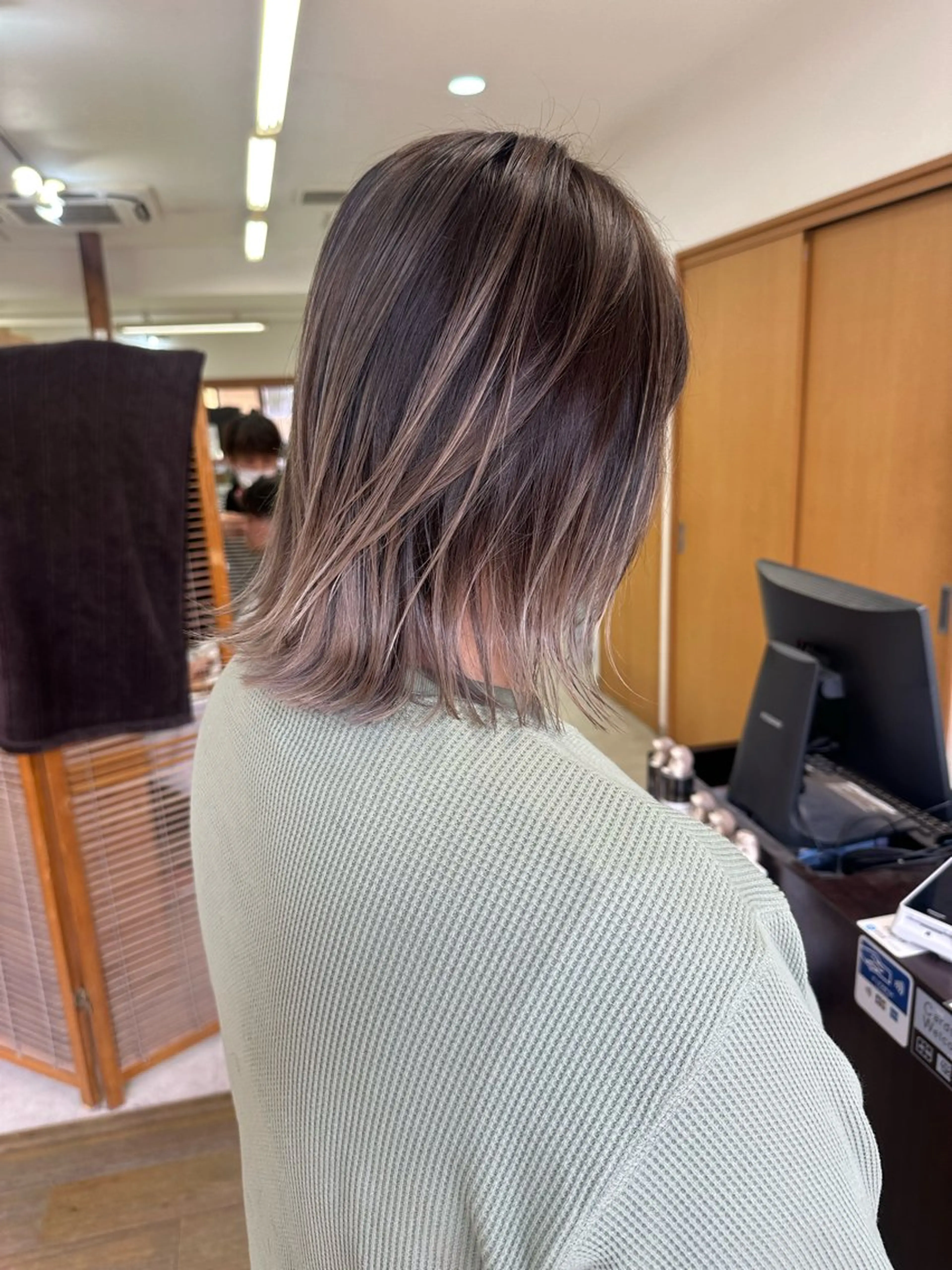 ミディアム カット ヘアカラー peg.hair所属・ブリーチカラー🫧 森　凪沙のヘアスタイル