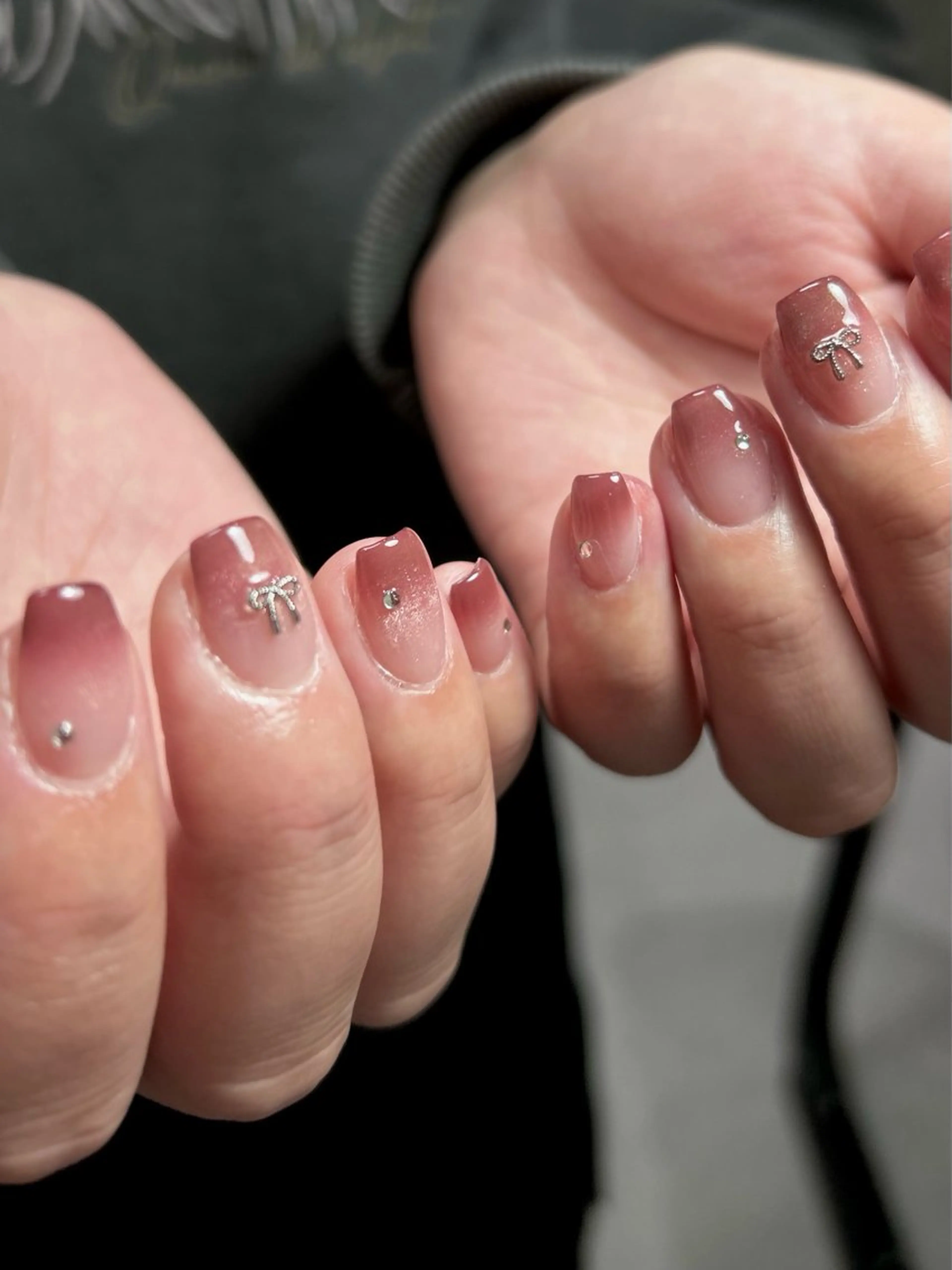 ネイル グラデーション ラメ(グリッター) マグネットネイル ミラーネイル ニュアンスネイル ハンドネイル Lumi de nails所属・Lumi de nailsのネイルデザイン