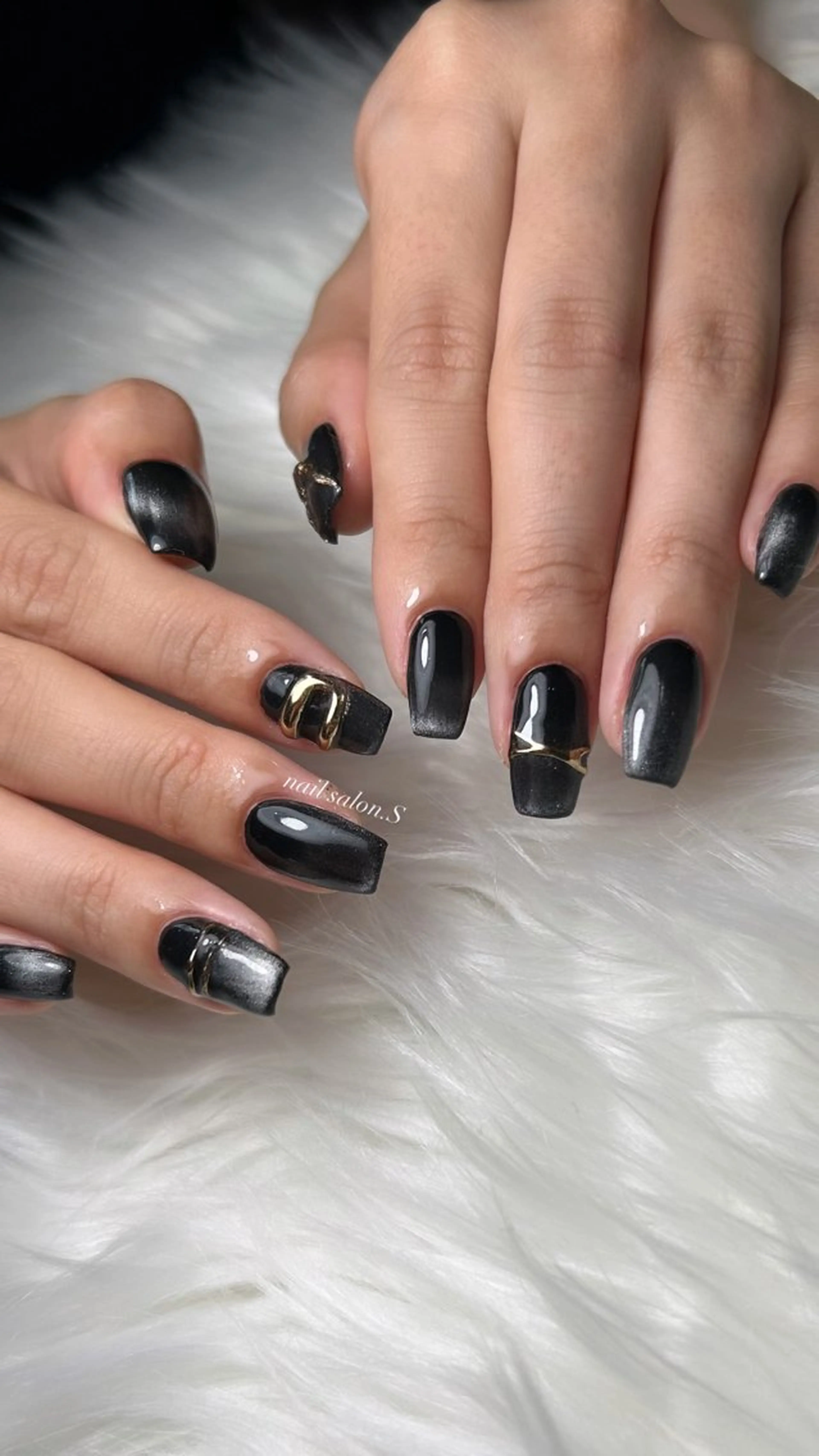 ネイル ジェルネイル ゴールド マグネットネイル 持ち込み ハンドネイル 関山 志乃のネイルデザイン