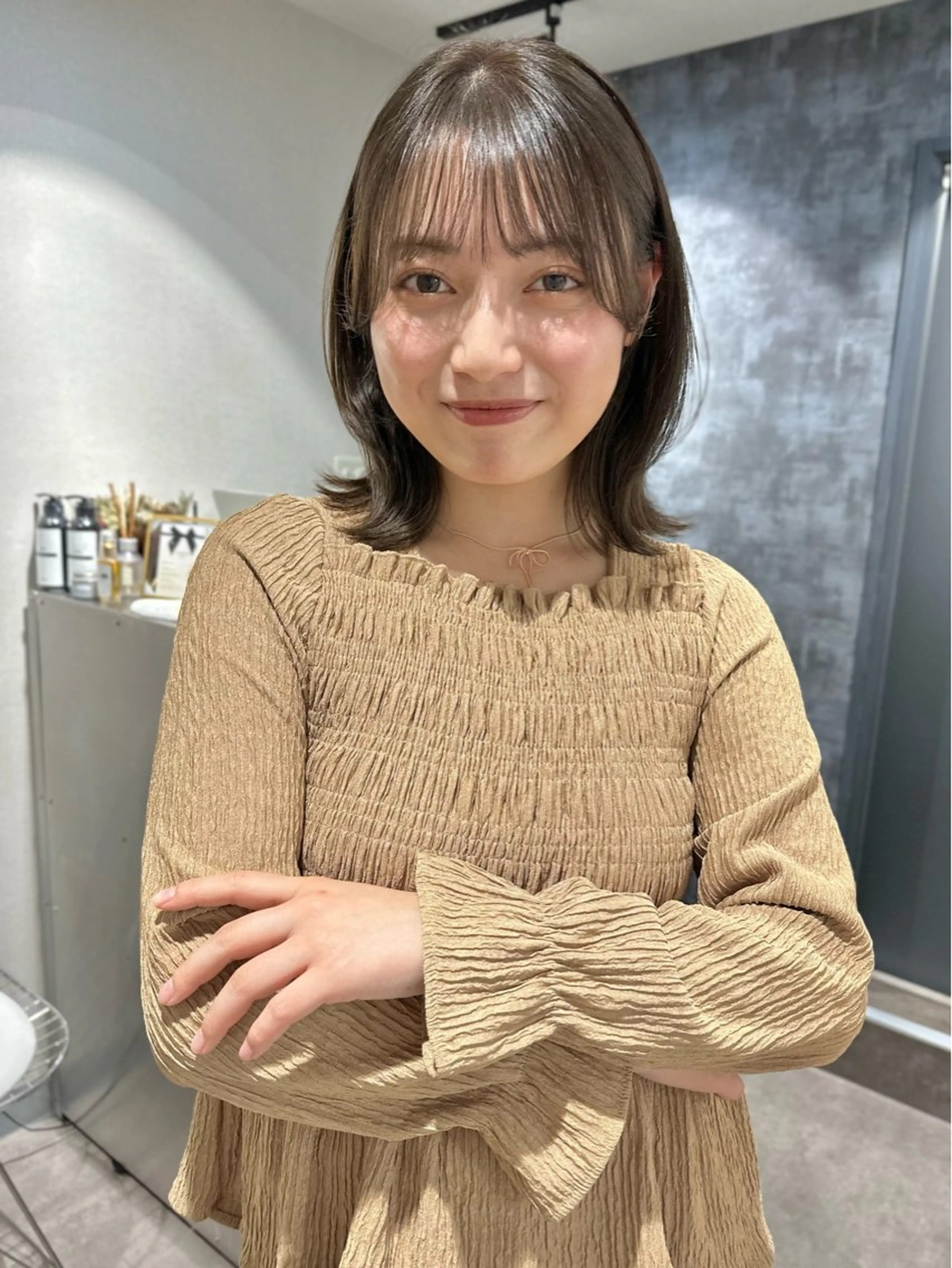 ミディアム カラー ベージュカラー オリーブベージュ レイヤーカット ウルフカット ウルフレイヤー レイヤーカット🪄 耳ツボ🎀Ayumiのヘアスタイル