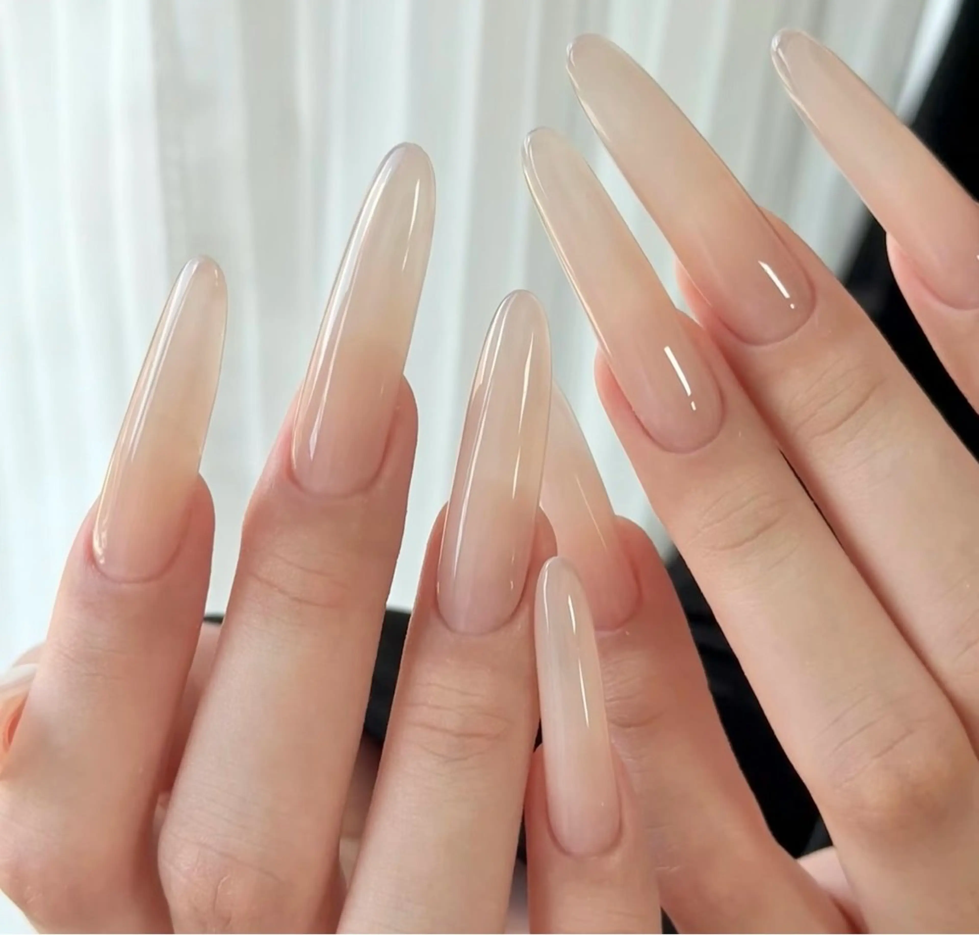 ネイル 長さ出し オフィスネイル シンプルネイル ネイルチップ ハンドネイル ハンドケア Spade Q Trainingのネイルデザイン