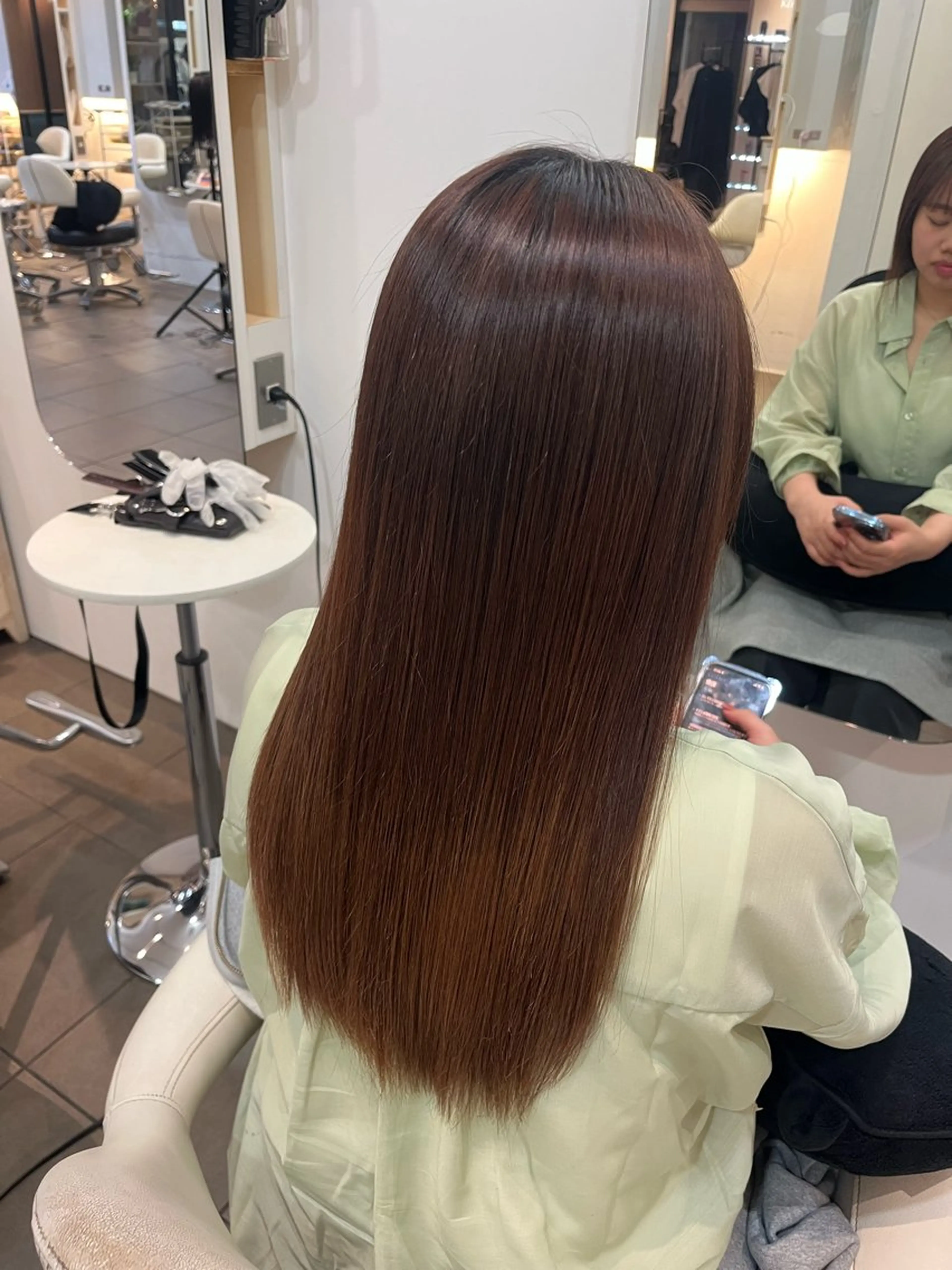 〈この時期うねりが気になる方おすすめ👀✨〉縮毛矯正+内部補修トリートメント付きの写真