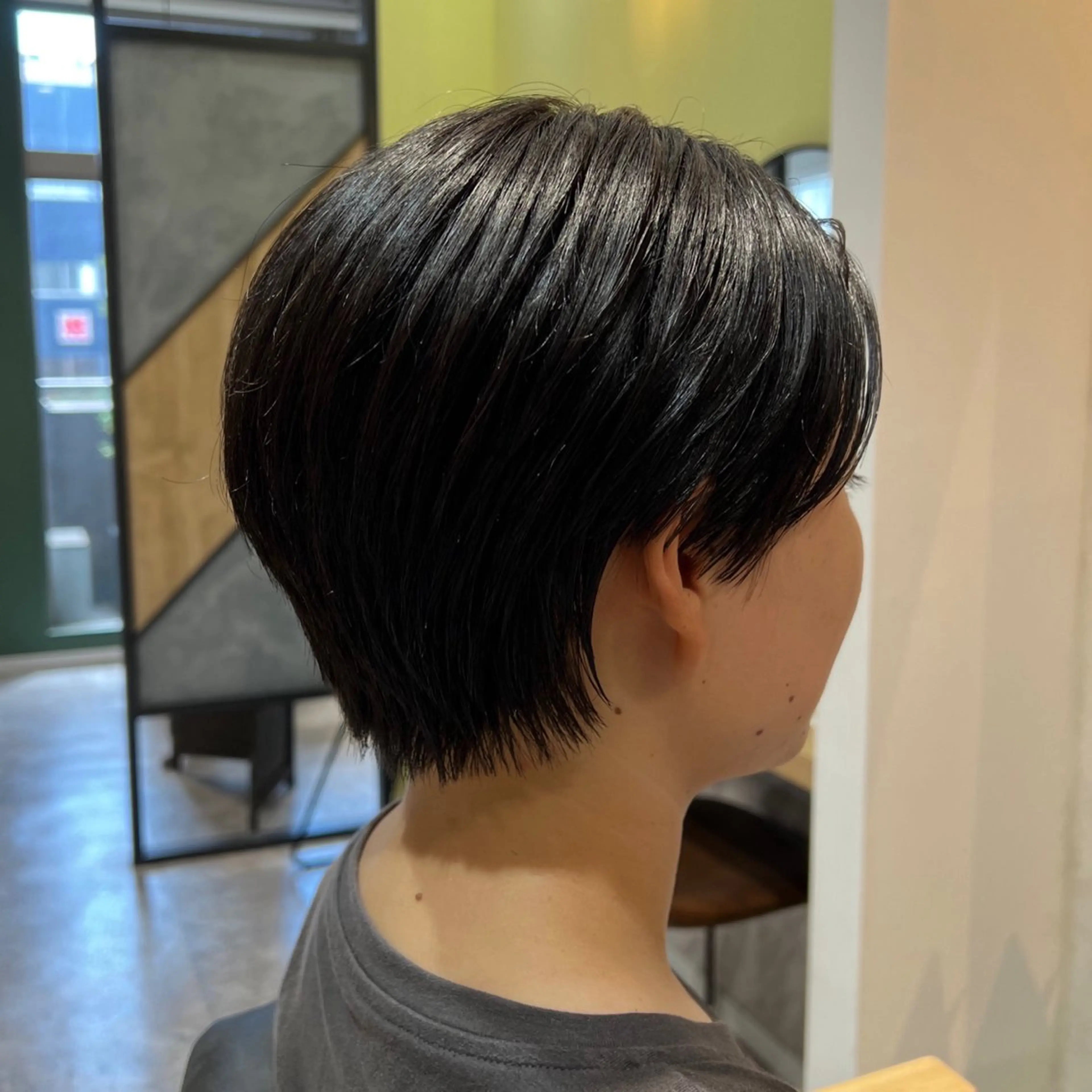 ショート ハンサムショート ショートヘア こだわりカラー🕊️ 坪井美南🌼のマツエク・マツパデザイン