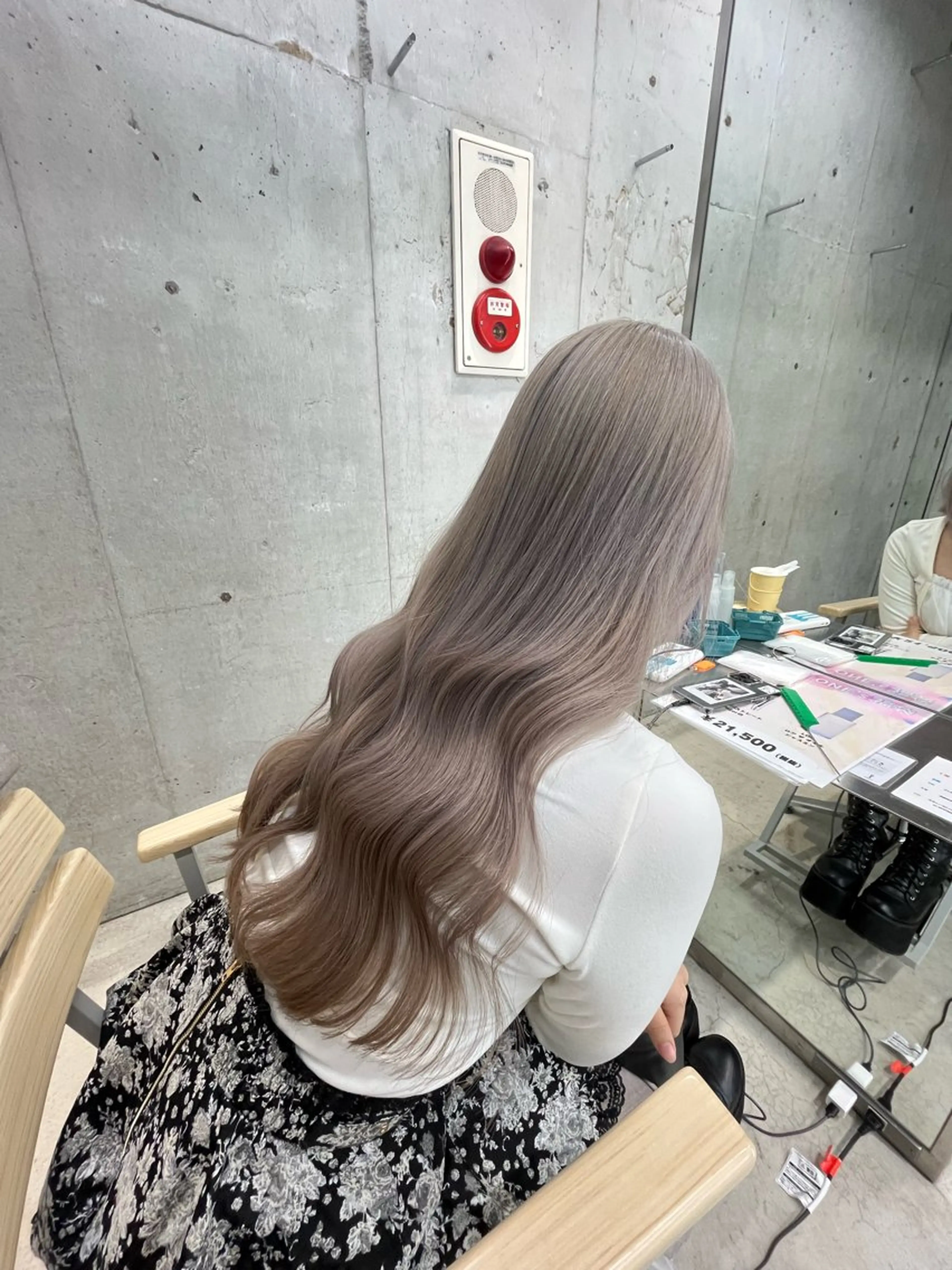 ロング カラー ブリーチ 透明感カラー ハイトーンカラー メンズ特化/パーマ/ 骨格矯正カット/真人のヘアスタイル