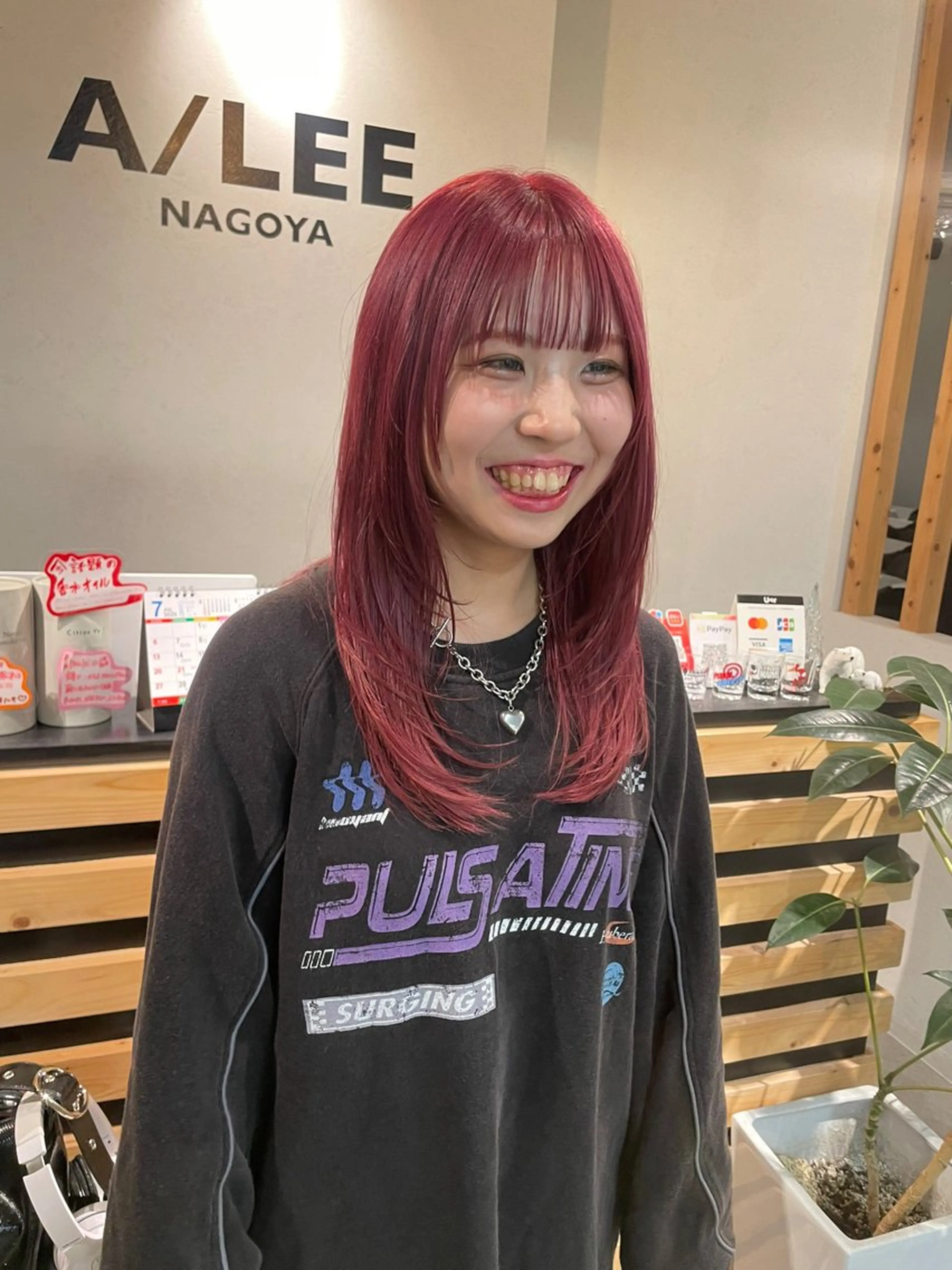 ロング カラー ブリーチ ボルドーカラー ピンクカラー レイヤーカット カット ヘアカラー A/LEE所属・久保田 千尋のヘアスタイル