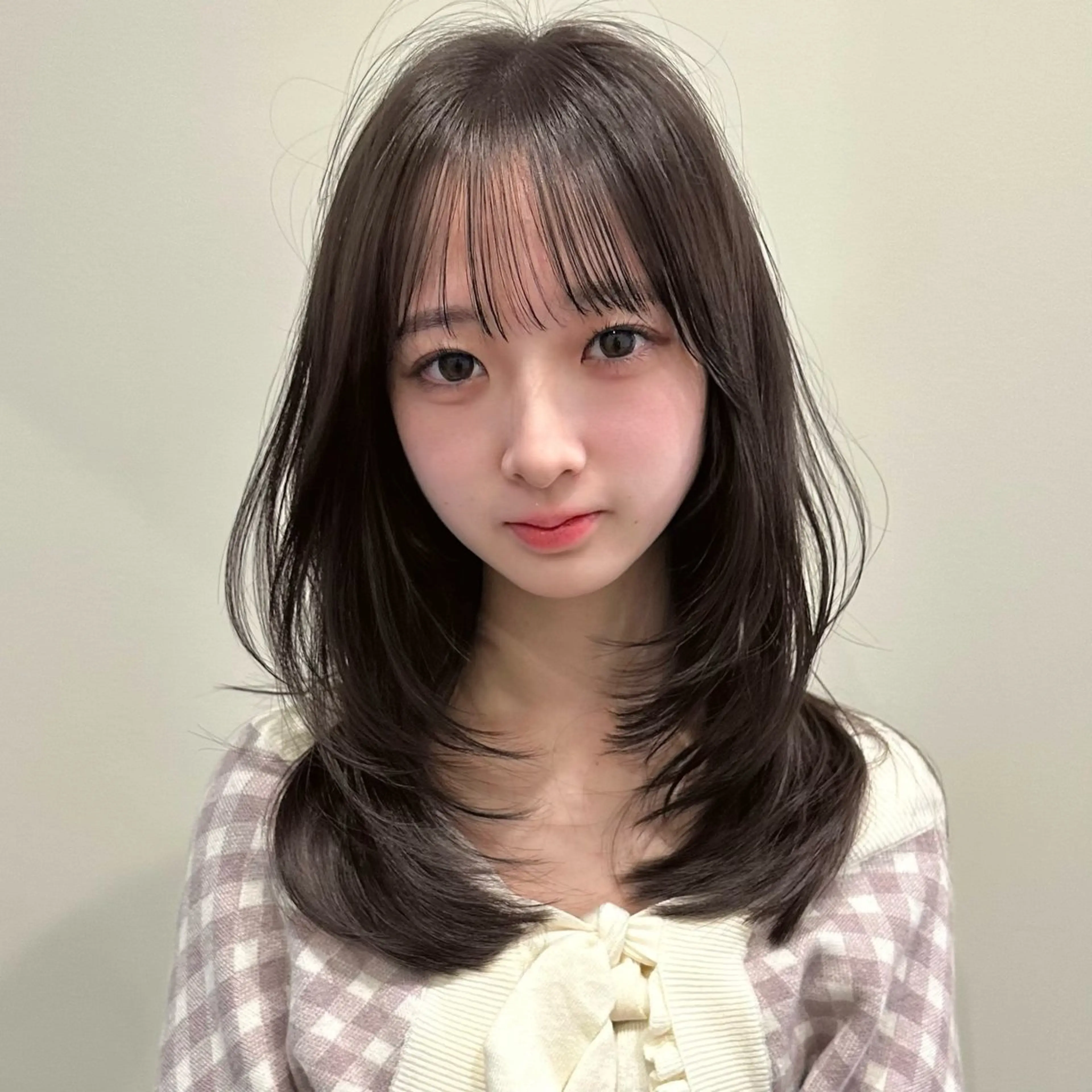 ミディアム カット ヘアカラー トリートメント 🌹ハッシュカット、 レイヤー韓国ヘア🌹のヘアスタイル