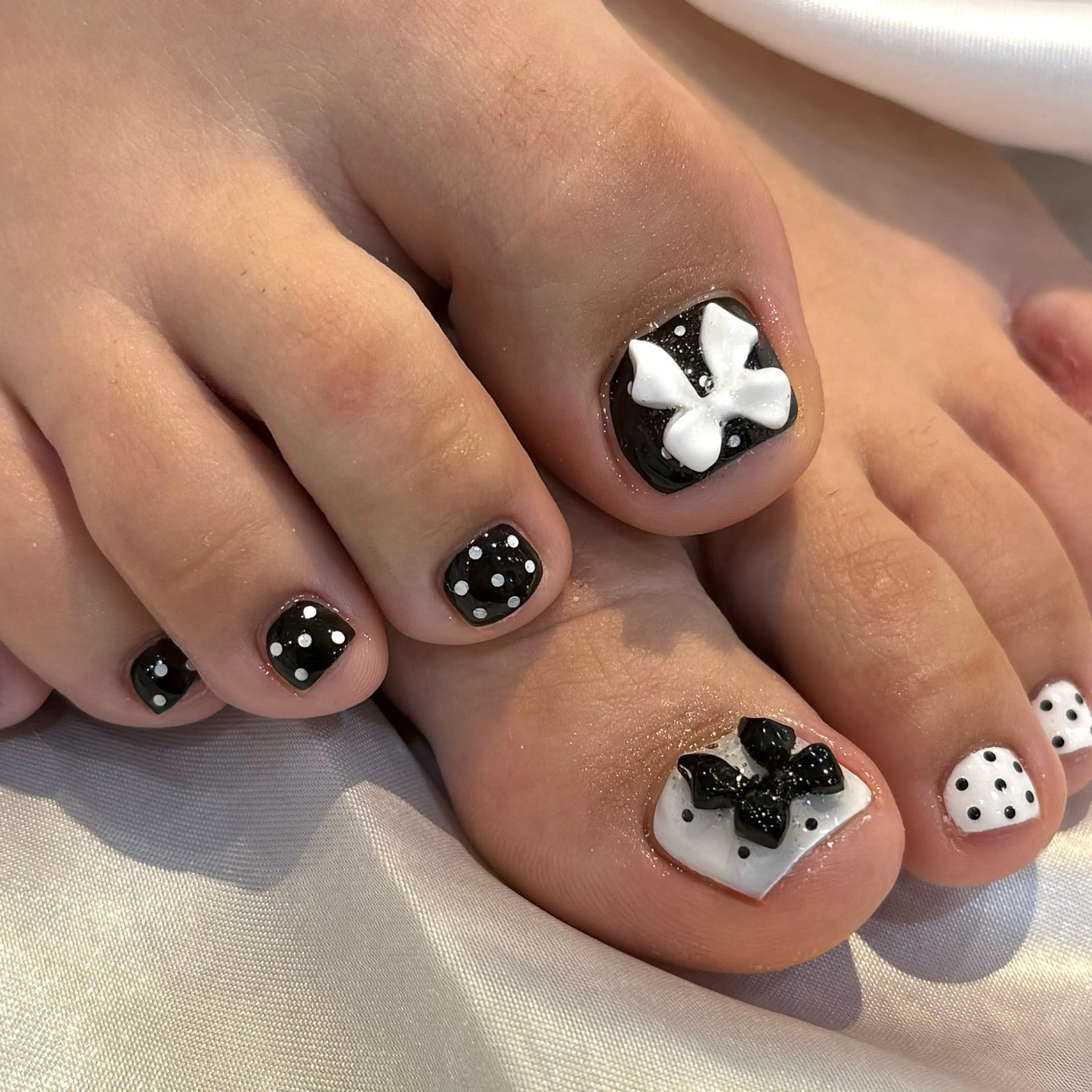 ネイル ドット フットネイル Ray nail natsu🎀のネイルデザイン