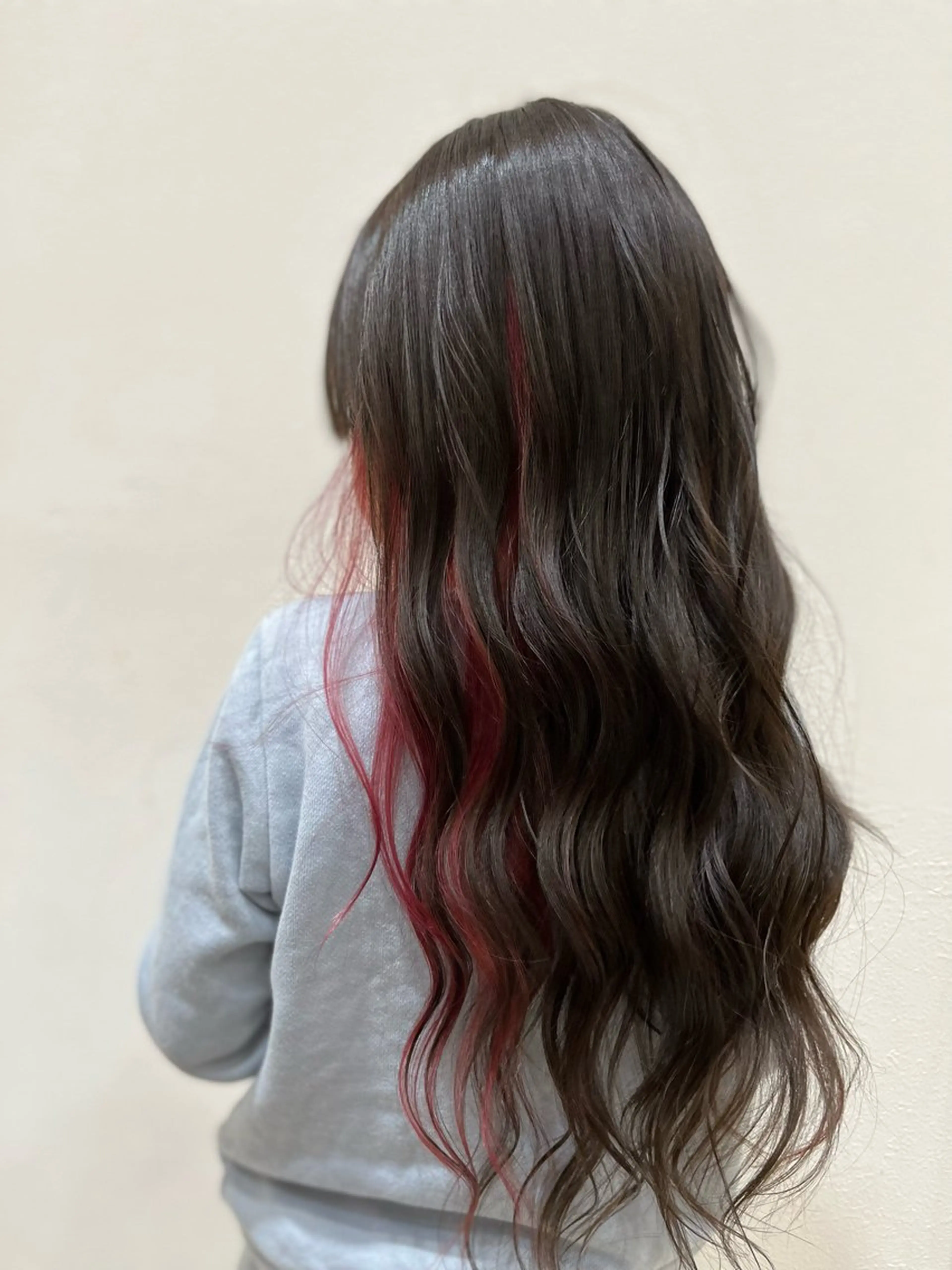 ロング カラー キッズ インナーカラー ピンクカラー レッドカラー ヘアカラー 吉原葵/ハイトーン /インナーカラーのヘアスタイル