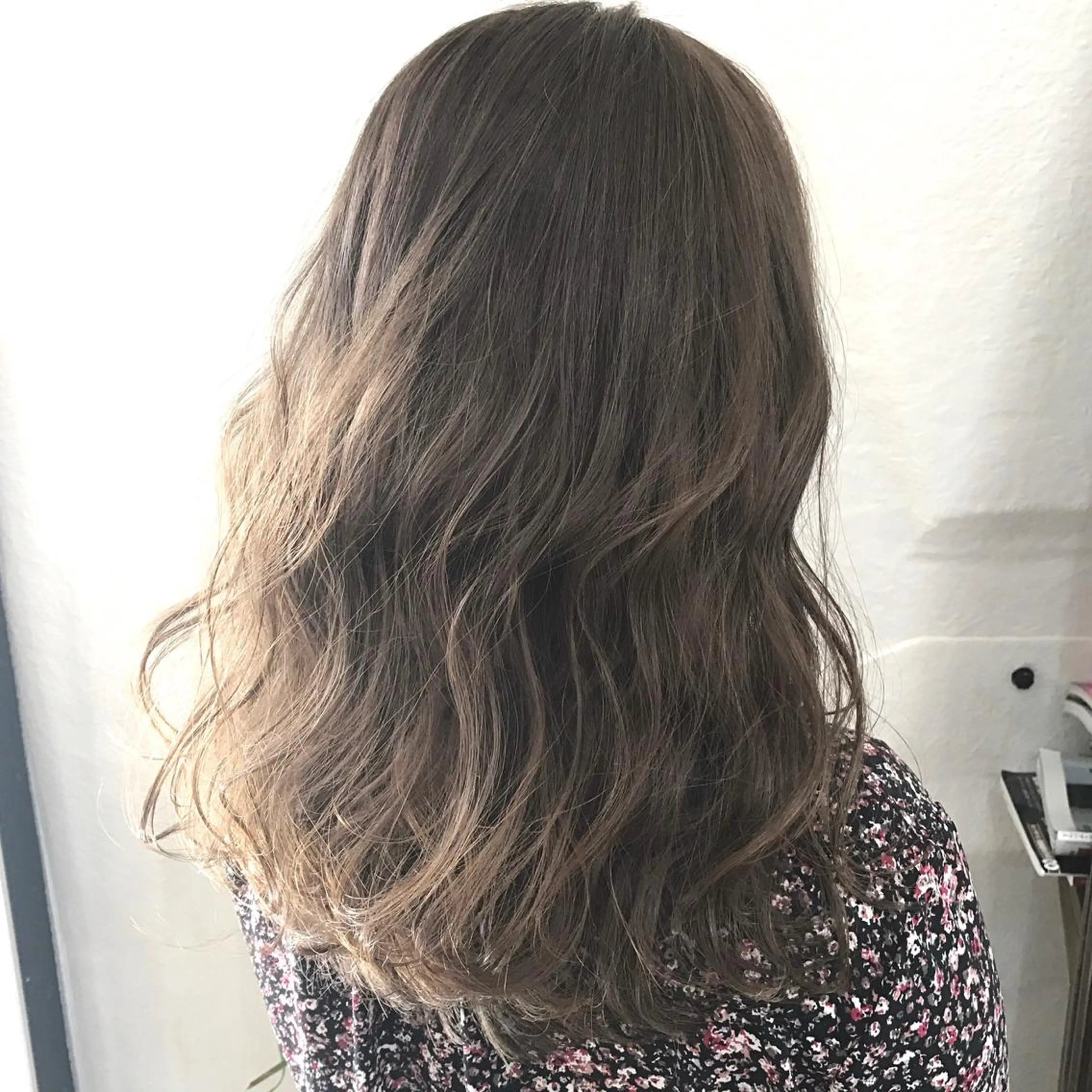 カラー 透明感カラー グレージュ ハイライトカラー カーキグレージュ サロウィン所属・K-POP好き美容師 🇰🇷Kai.Yのヘアスタイル