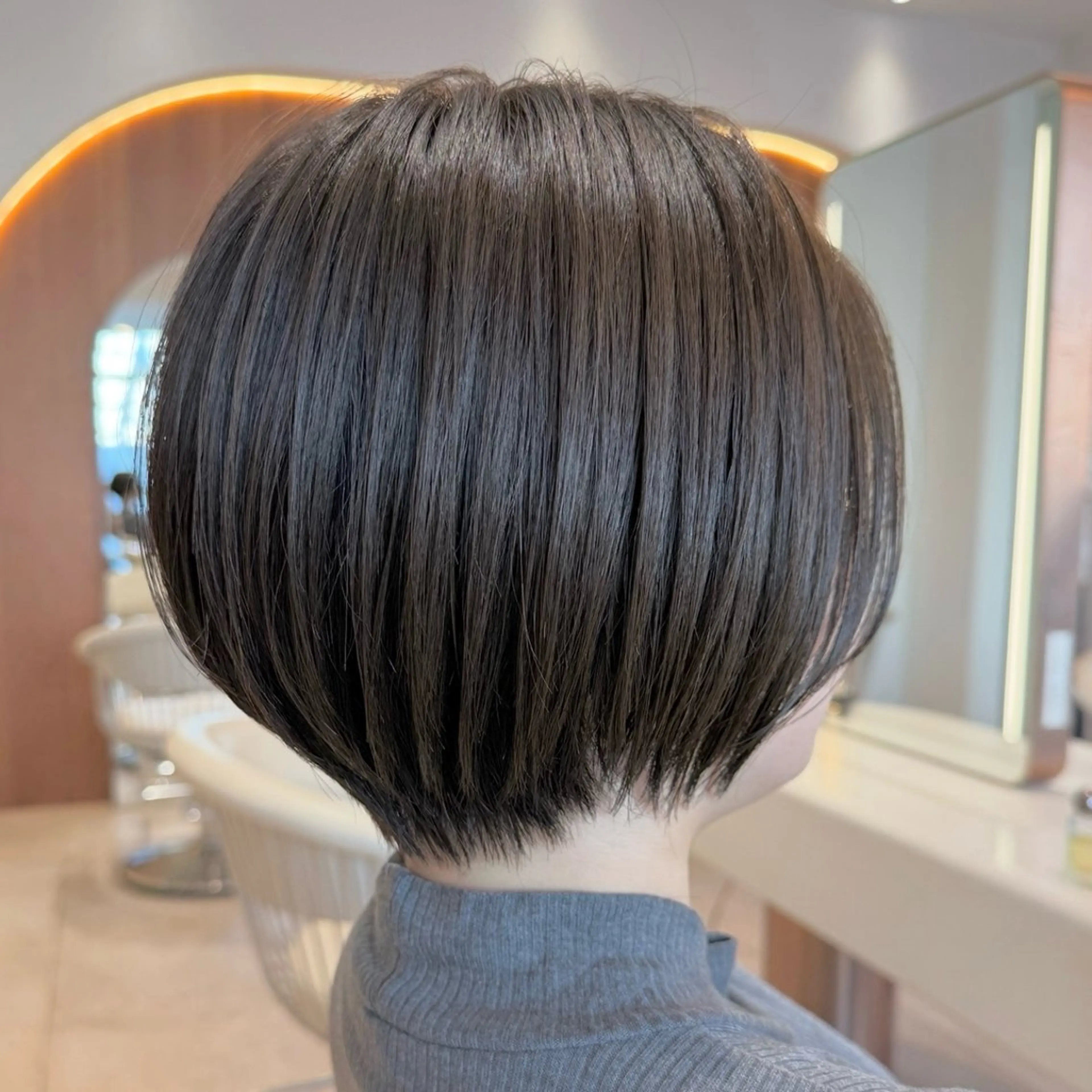 ショート カラー 切りっぱなしボブ ショートボブ ボブレイヤー ショートレイヤー ハイトーンカラー カット ヘアカラー トリートメント 田中航平/渋谷ボブ/ レイヤーボブのヘアスタイル