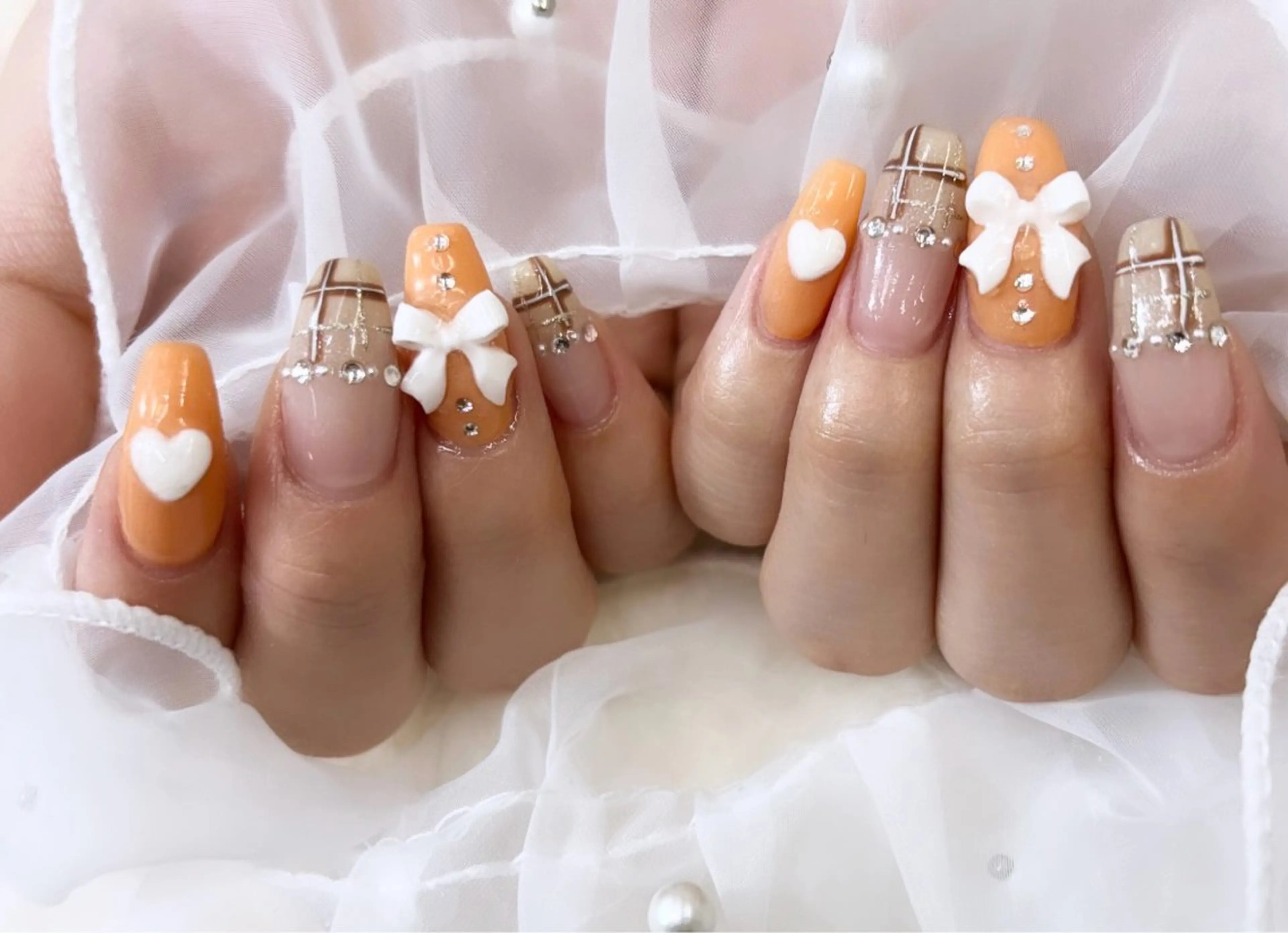 ネイル ガーリー オレンジ LovesLaughs下上津役店所属・くろせ れいのネイルデザイン