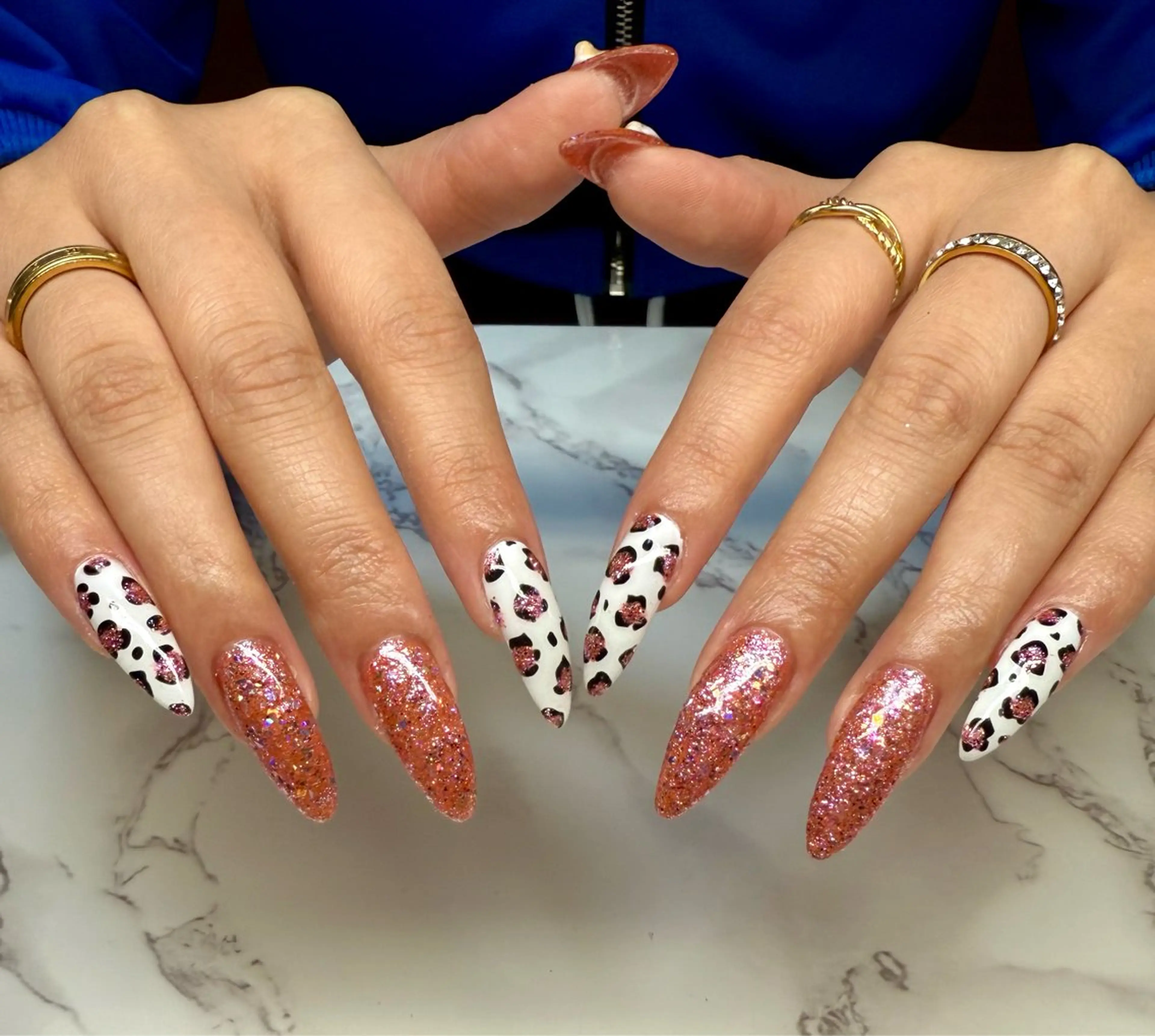 ネイル アニマル柄 アートネイル チークネイル フレンチネイル キラキラネイル M.N_ nailのネイルデザイン