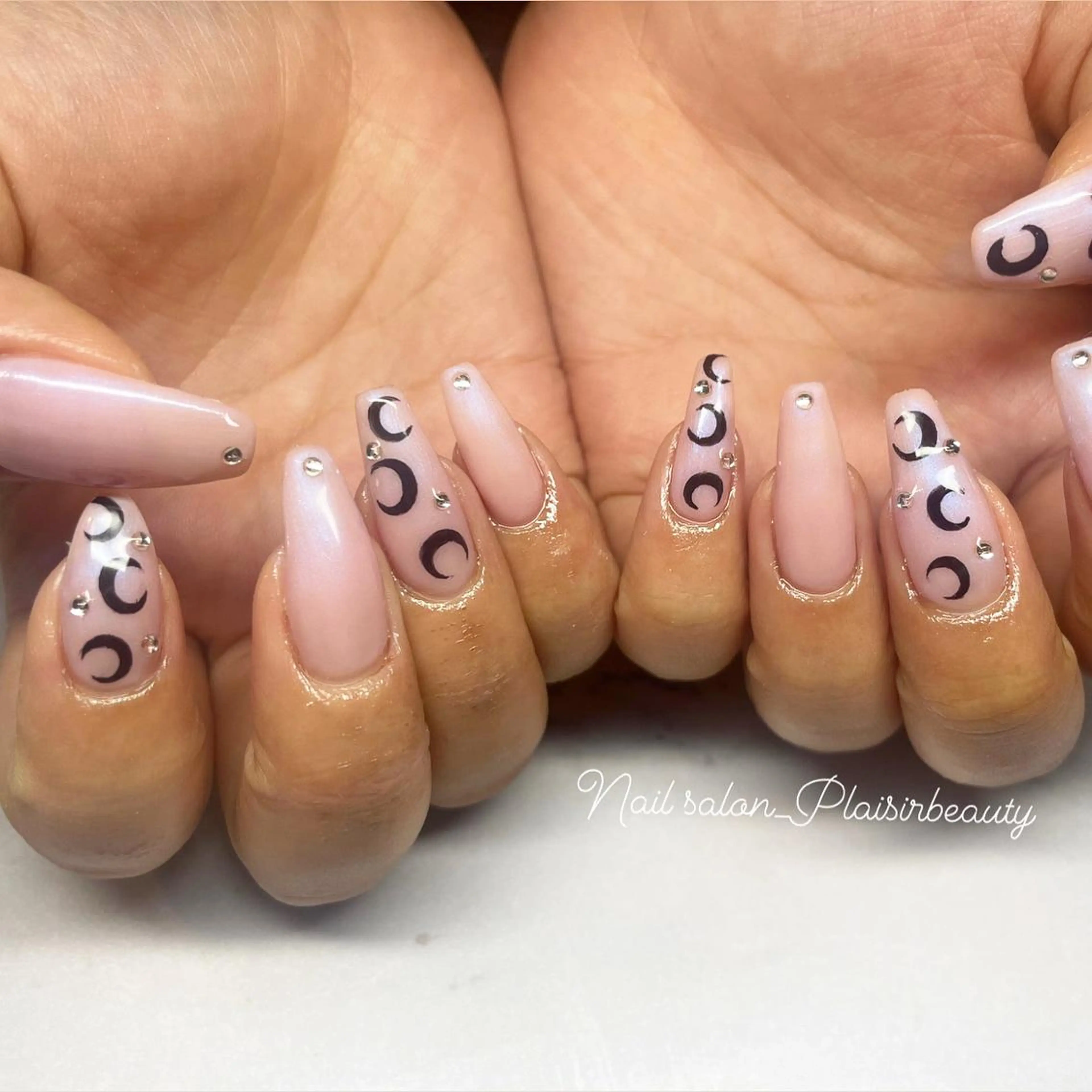 ネイル アートネイル ジェルネイル マグネットネイル 持ち込み パラジェル ハンドネイル ☃️Nobody_ Renのネイルデザイン