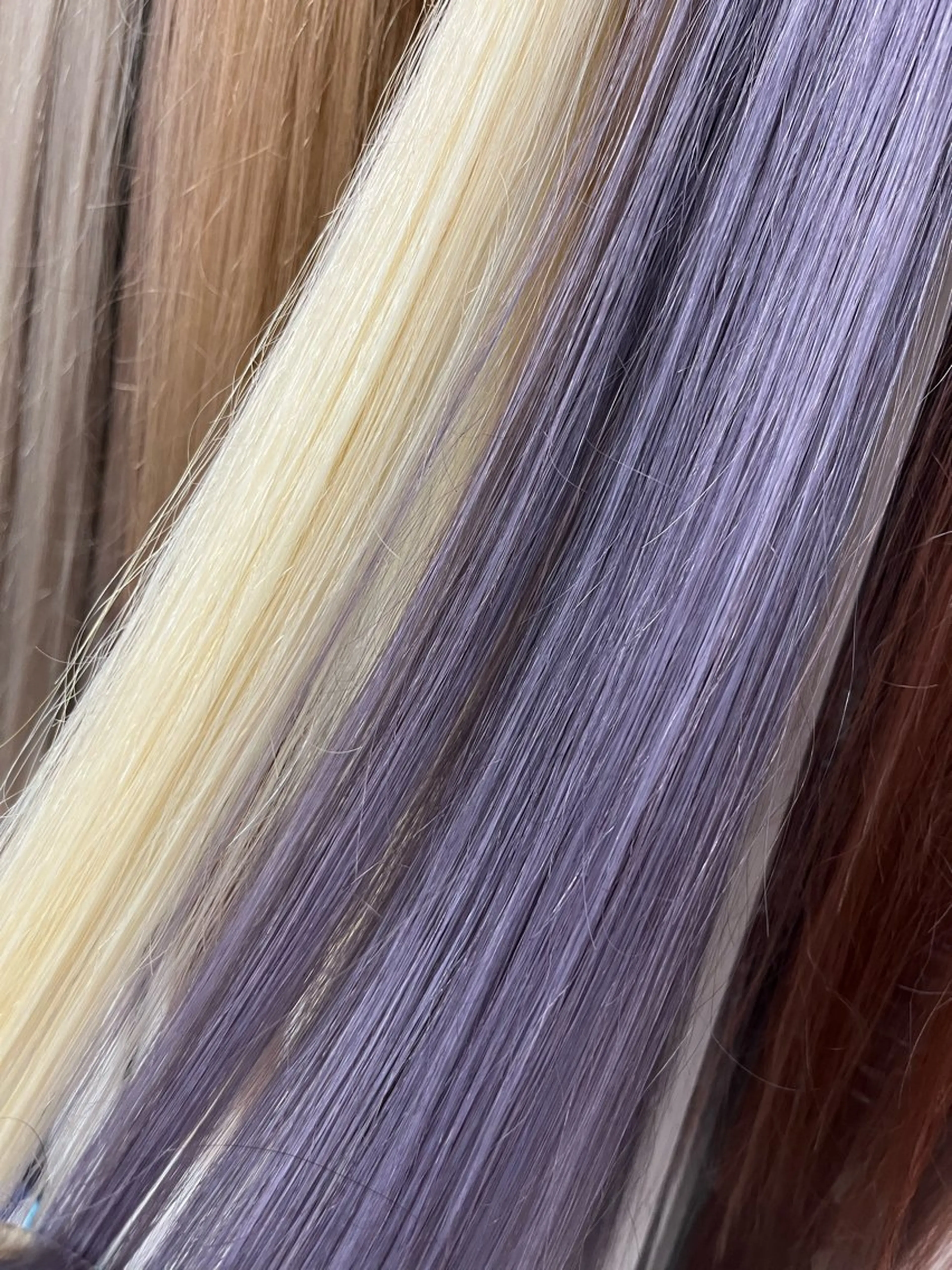 セミロング セミロングパーマ エクステ 卒業式のヘアスタイル ハイライト 髪質改善 KITTY立川店所属・nail salon KITTYのネイルデザイン