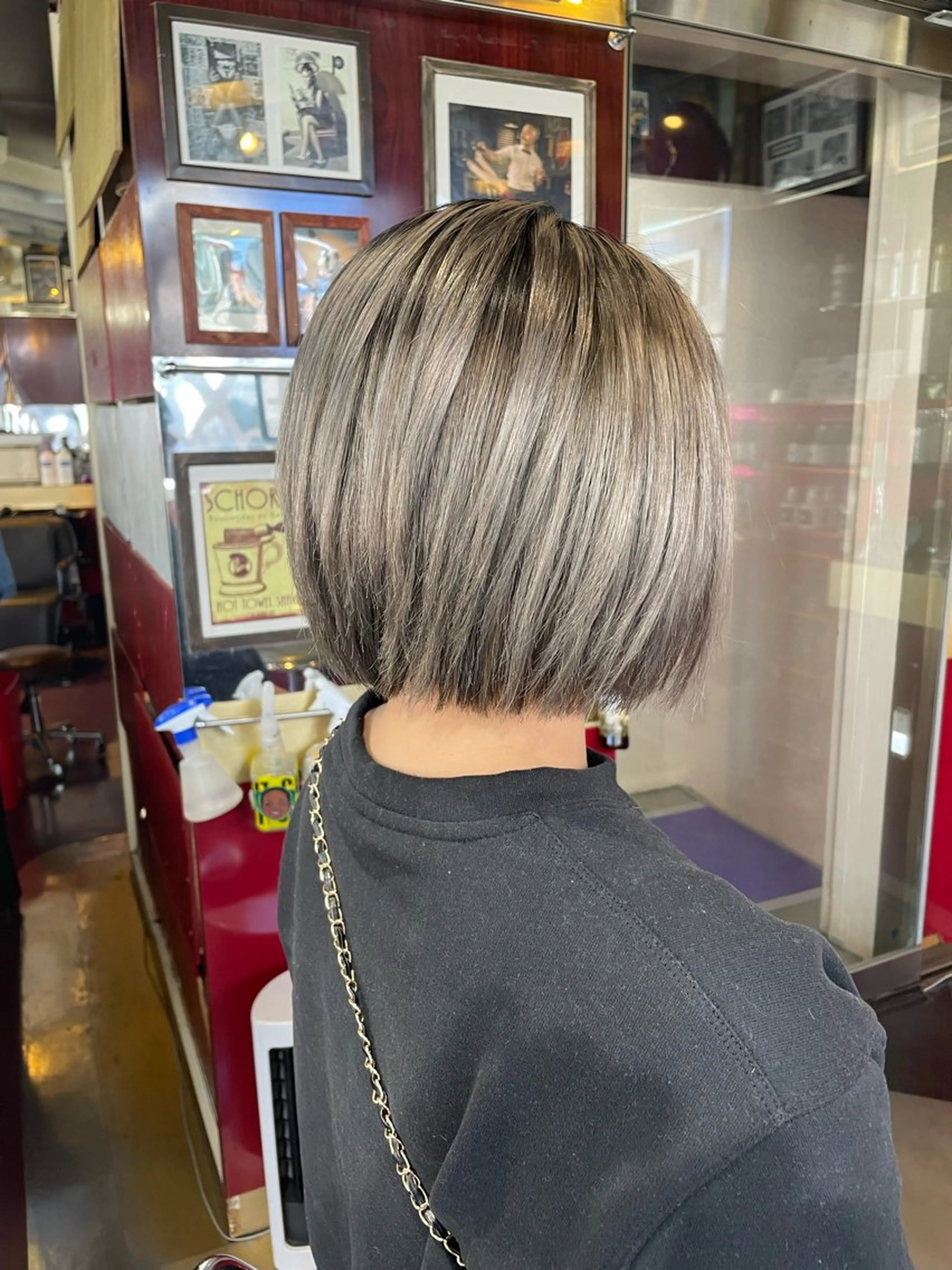 ミディアム カラー 切りっぱなしボブ バレイヤージュ ボブ レイヤーカット 👑派手髪/カット 👑ANRYのヘアスタイル