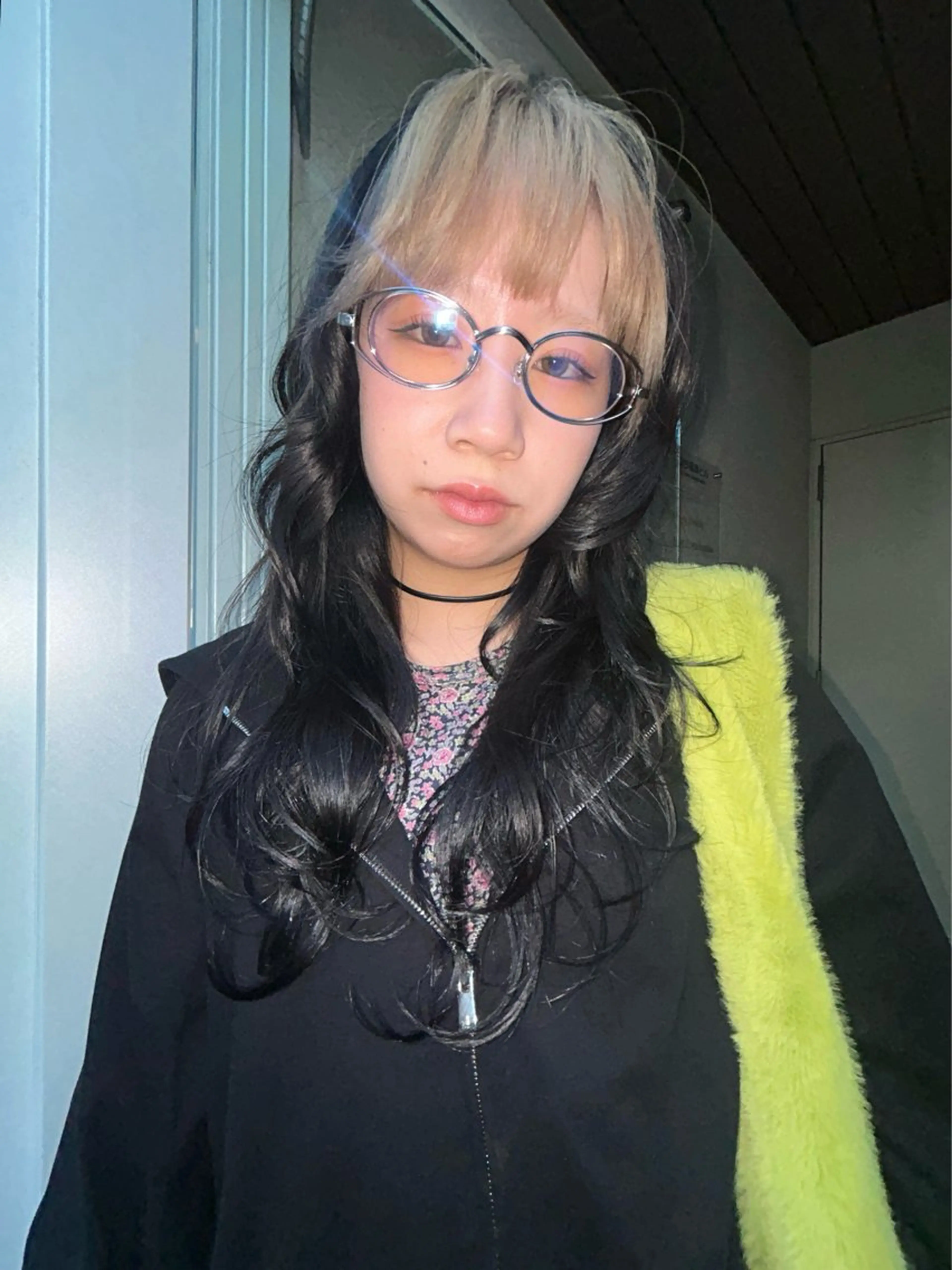 セミロング ヘアカラー siki hinaのヘアスタイル