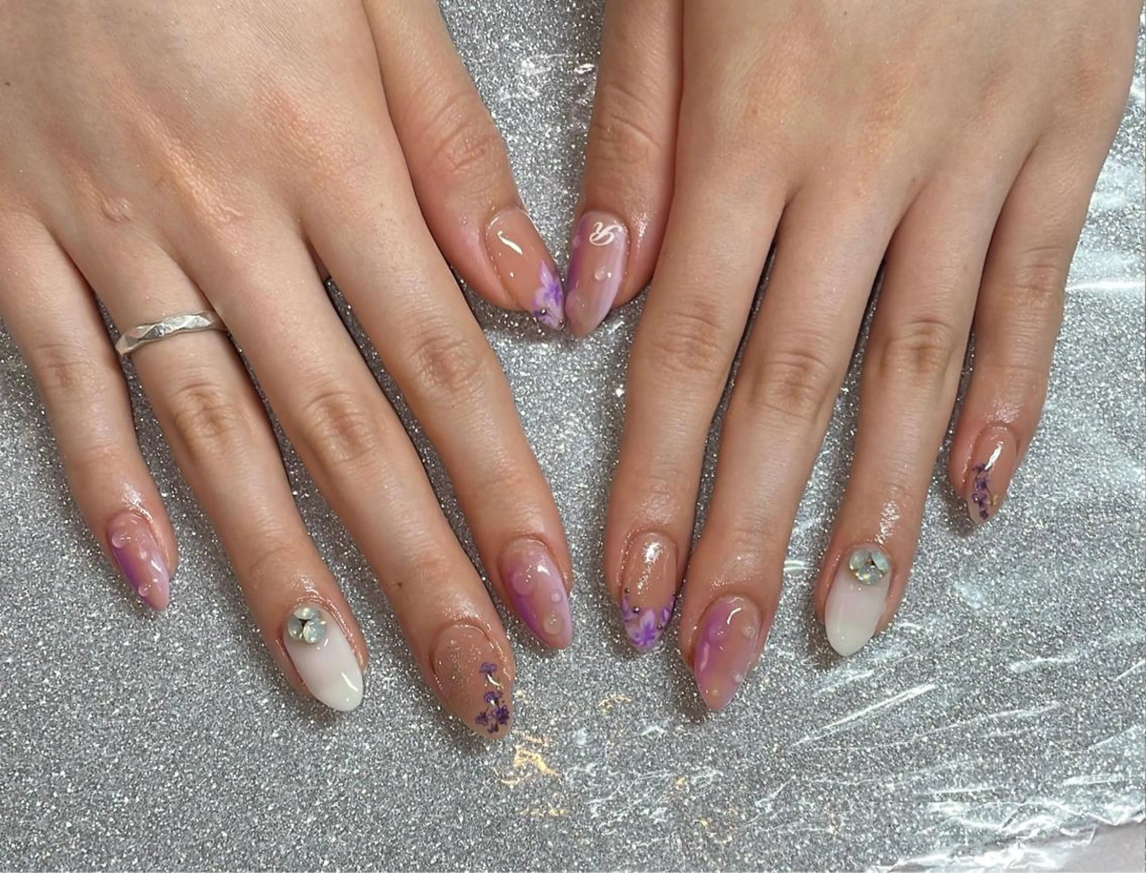 ネイル ハンドネイル VIERU 🌈🎀💖のネイルデザイン