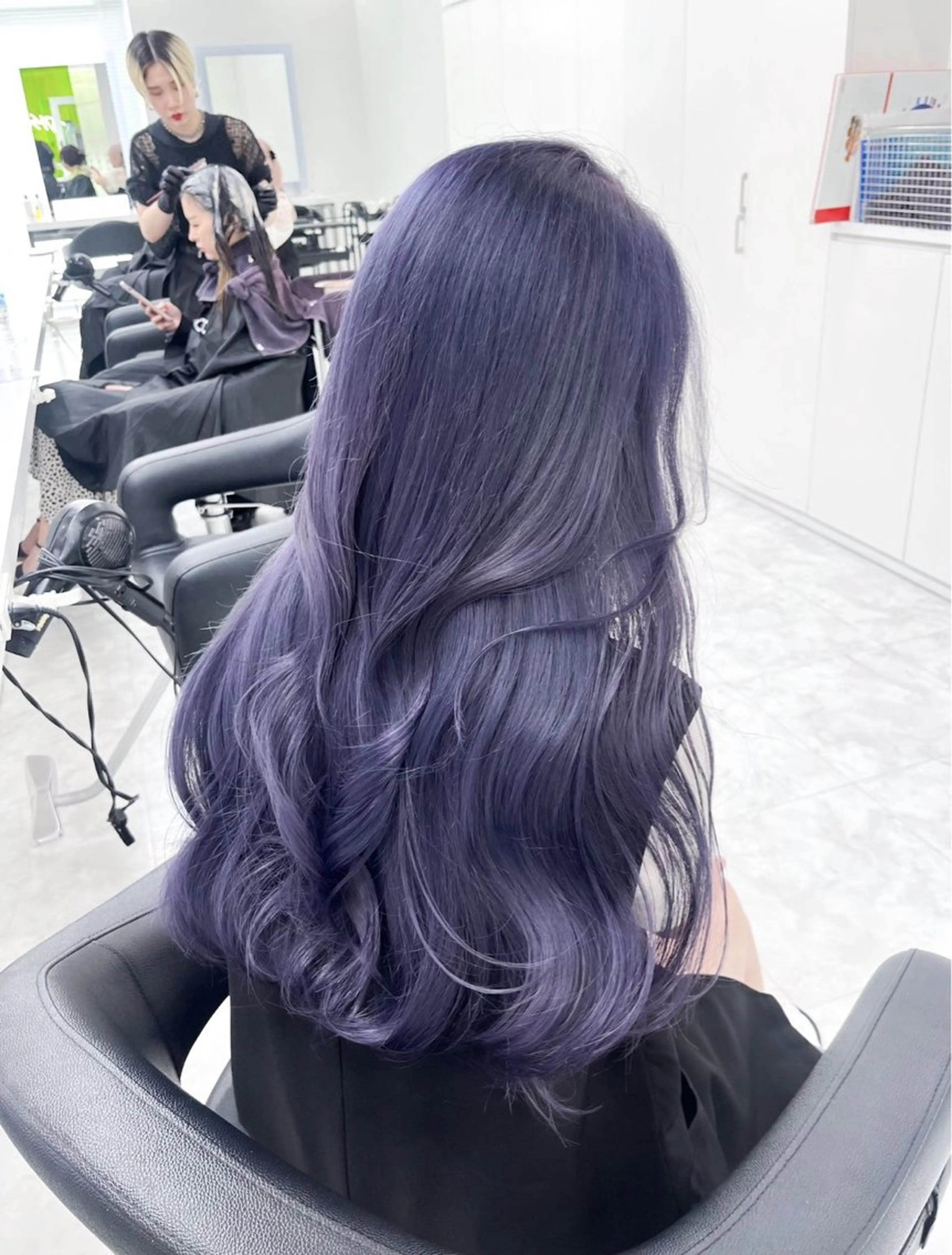 セミロング カラー ヘアアレンジ 🩵ダメージレス艶感 ハイトーン🩷のヘアスタイル