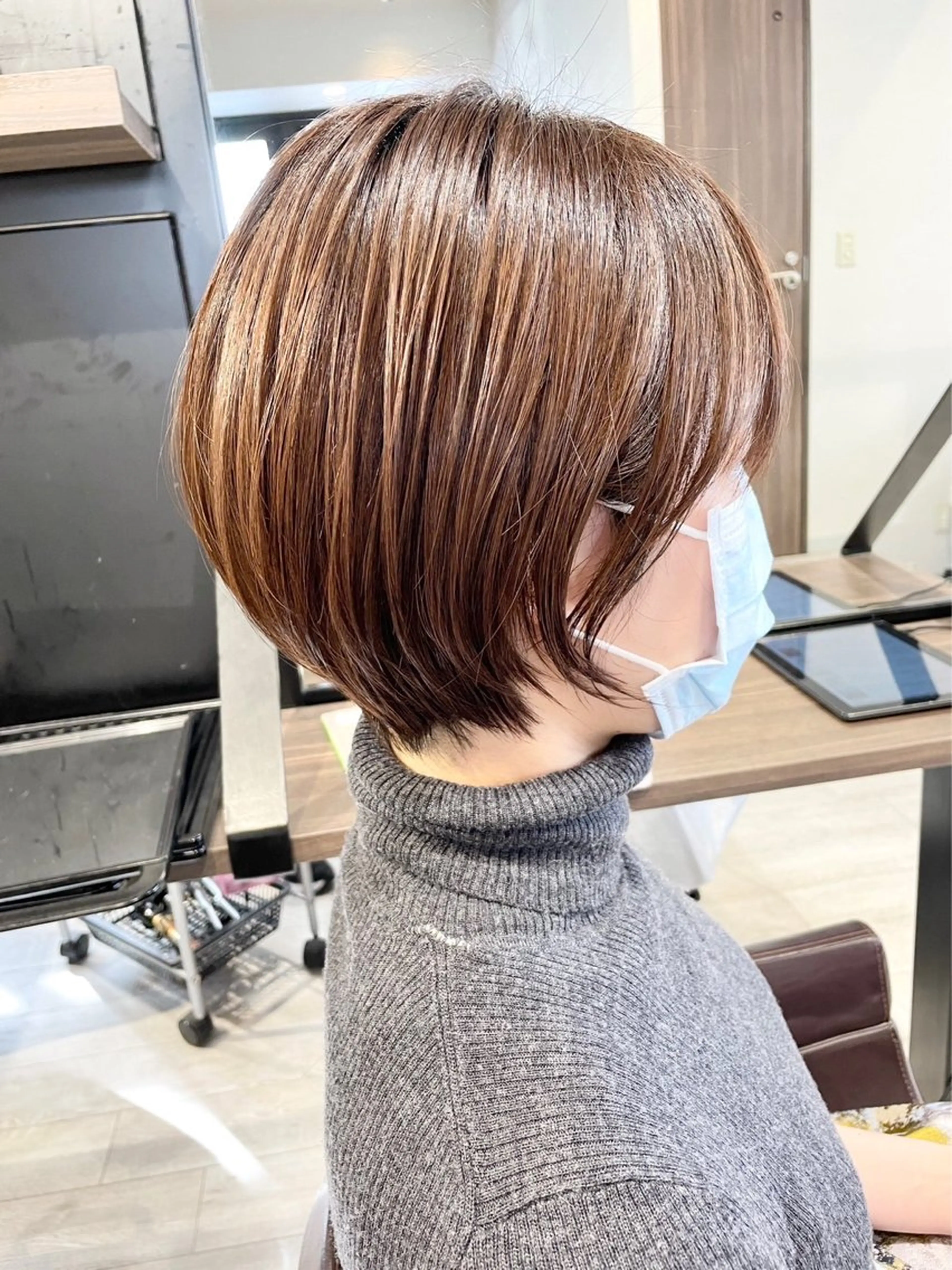 【高彩度・質感◎前処理】透明感のある艶カラー（全体）＋デザインカットの写真