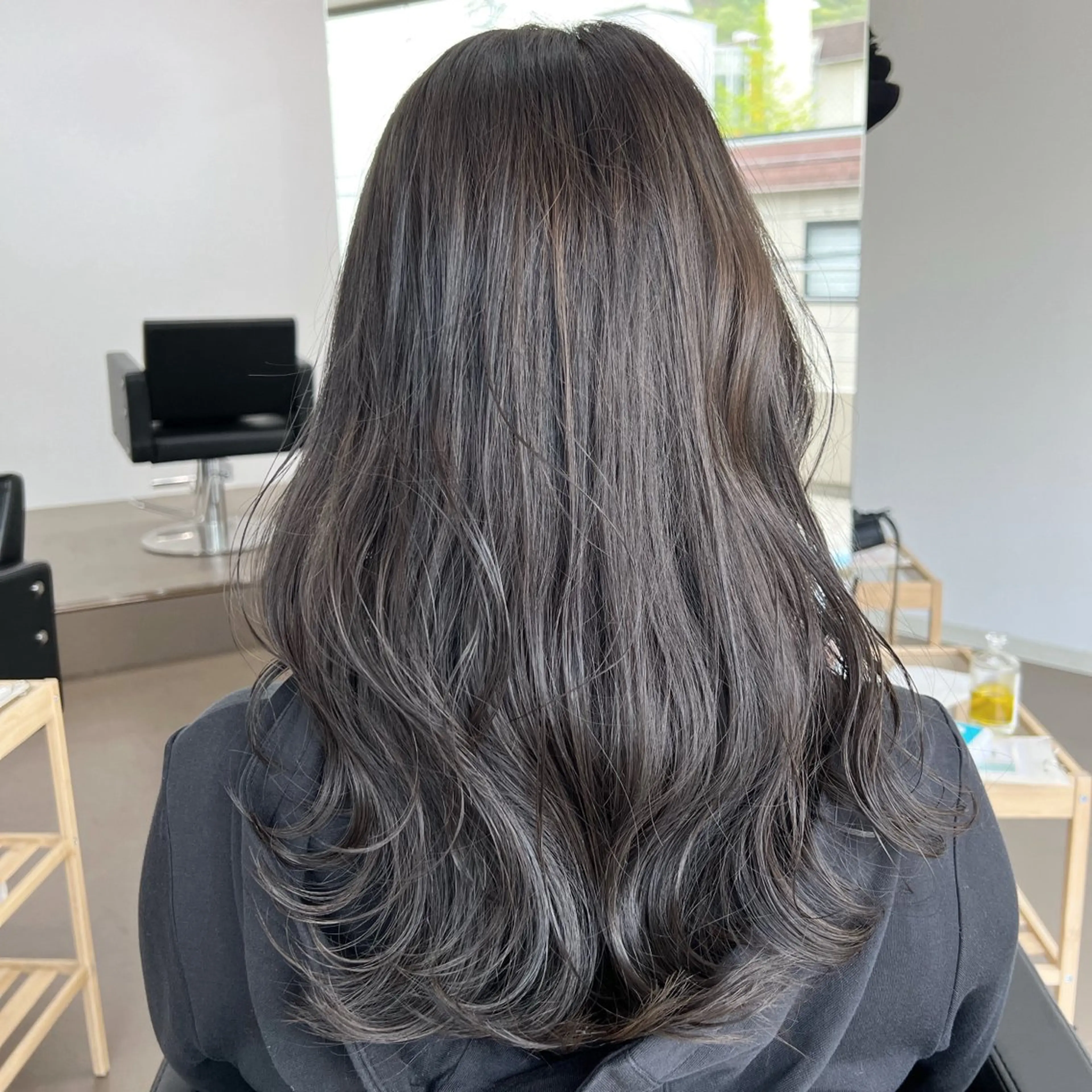 ロング カラー ブルーカラー 透明感カラー グレージュ レイヤーカット 神戸ボブ✂️ ioe三宮/田 伸佳のヘアスタイル