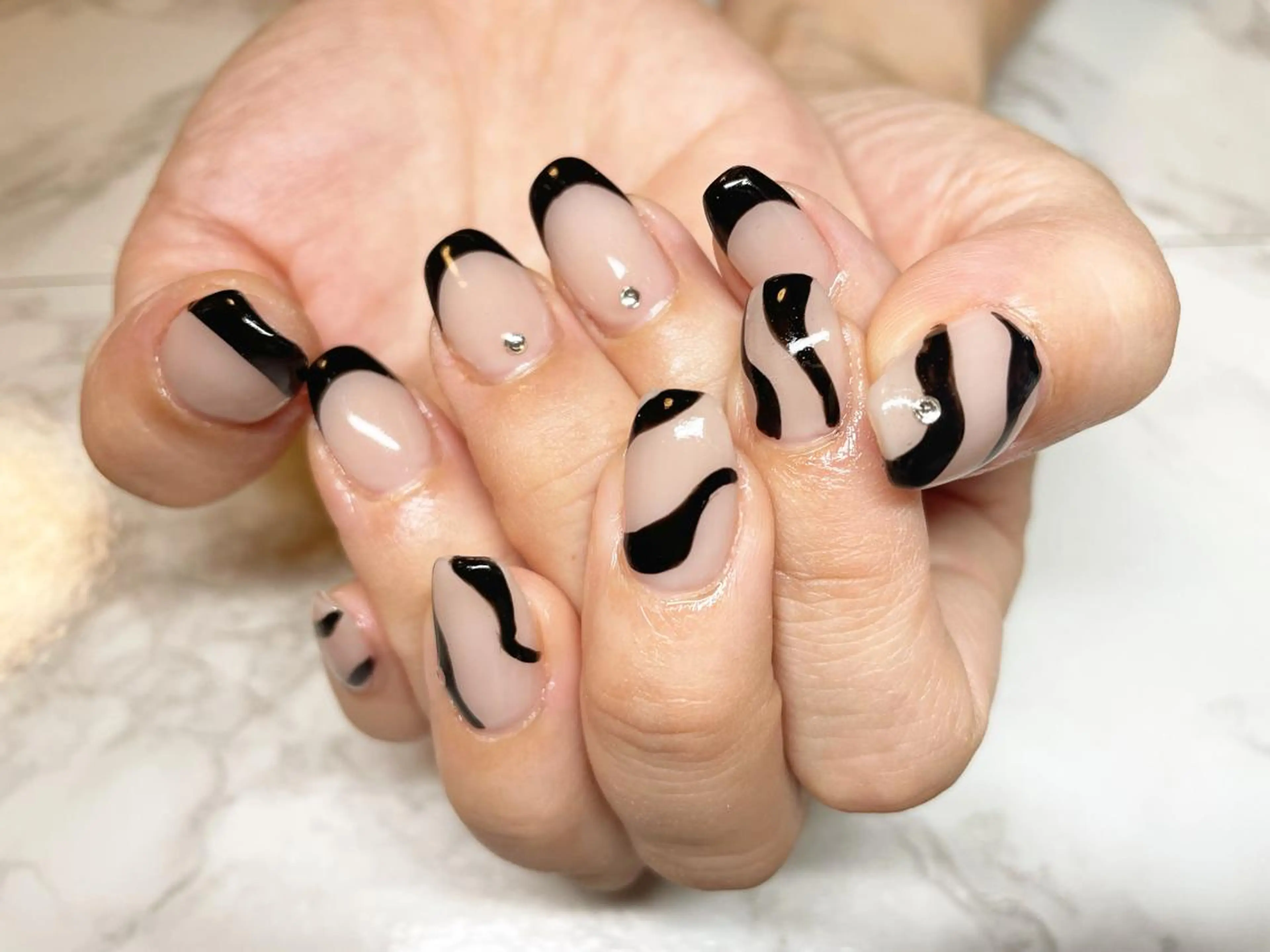 ミディアム ネイル Nail Salon Ｏｌｕ.のネイルデザイン