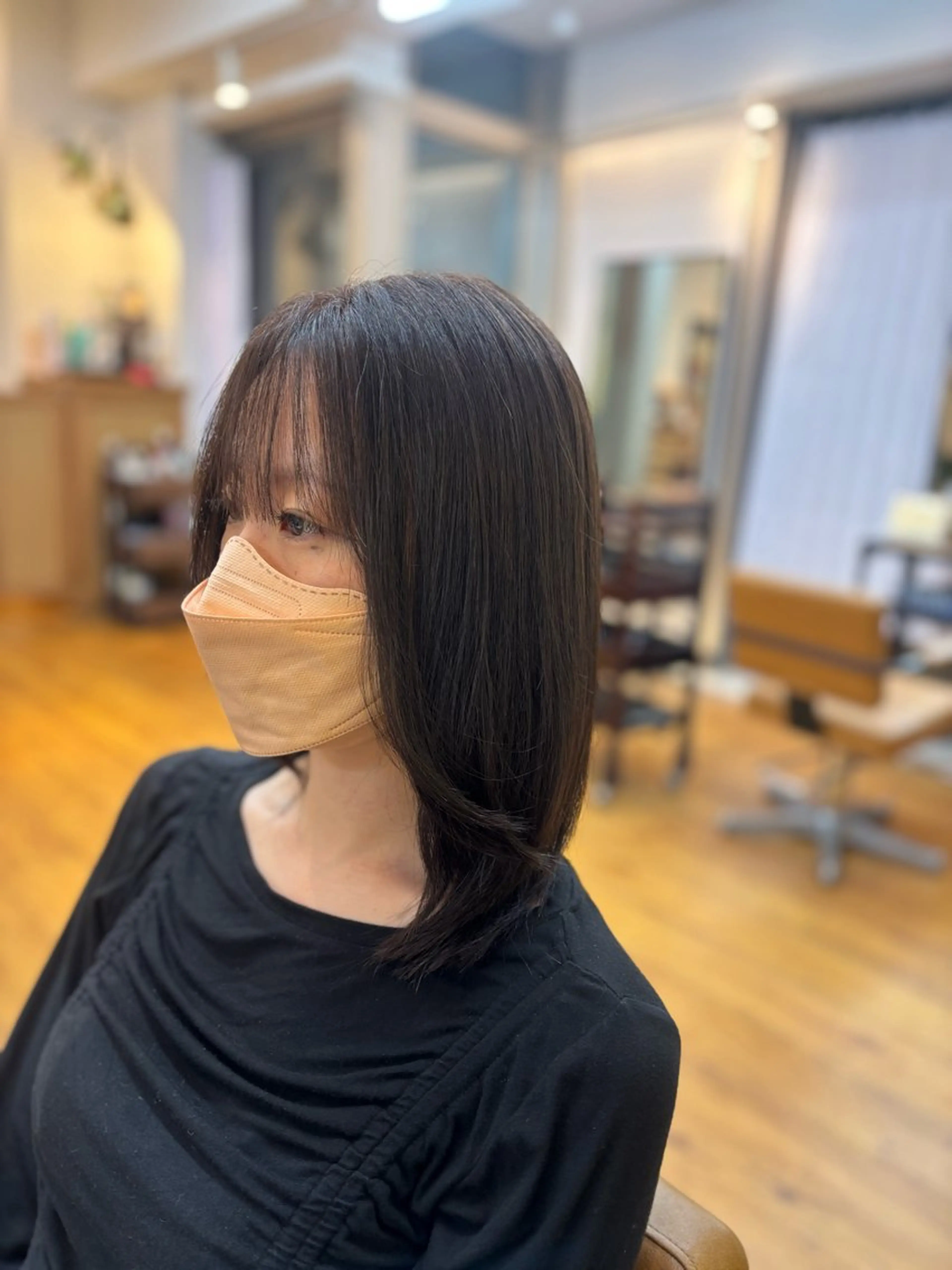 ミディアム レイヤーカット カット ヘアカラー カネコ ナナミのヘアスタイル