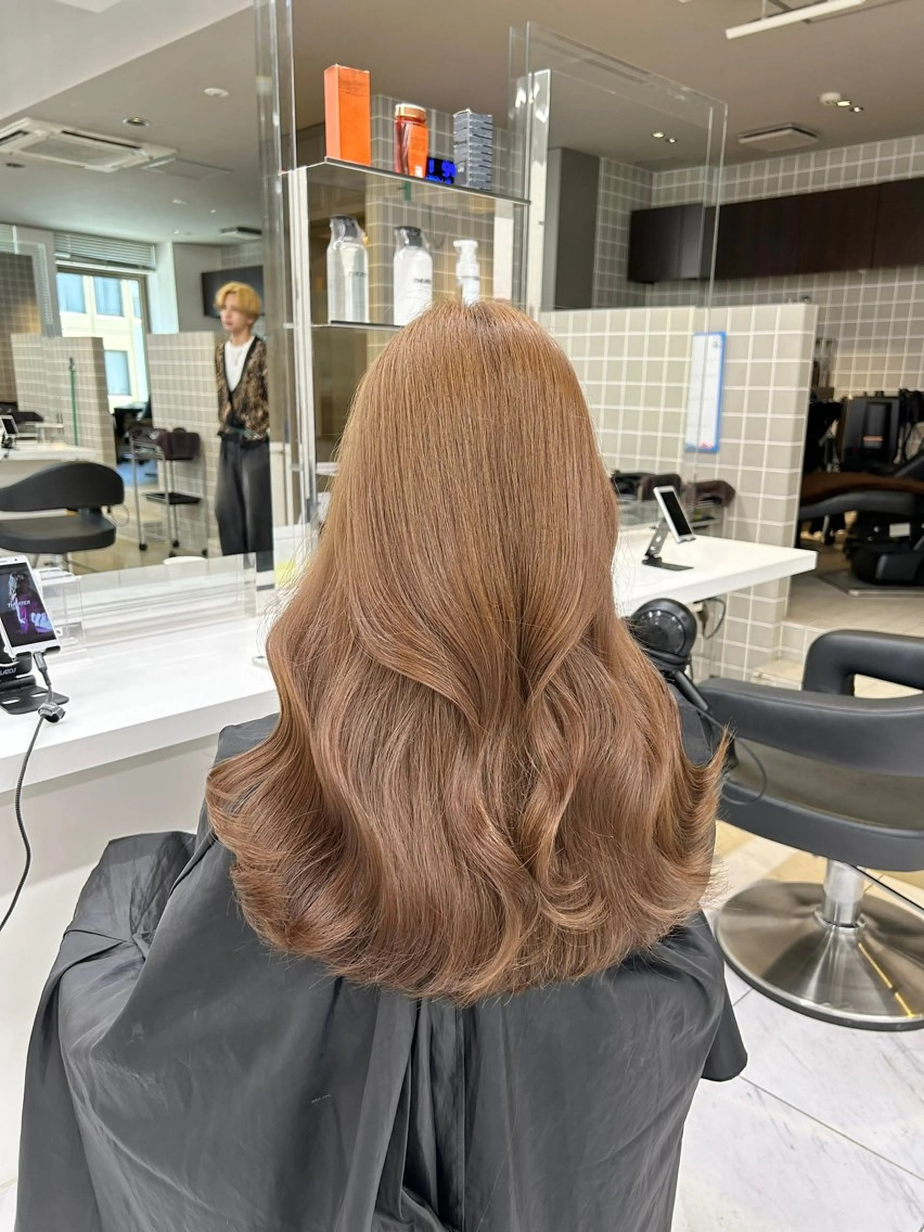 カラー ヘアカラー トリートメント ベージュ／ブラウン/ ナチュラルレイヤーのヘアスタイル