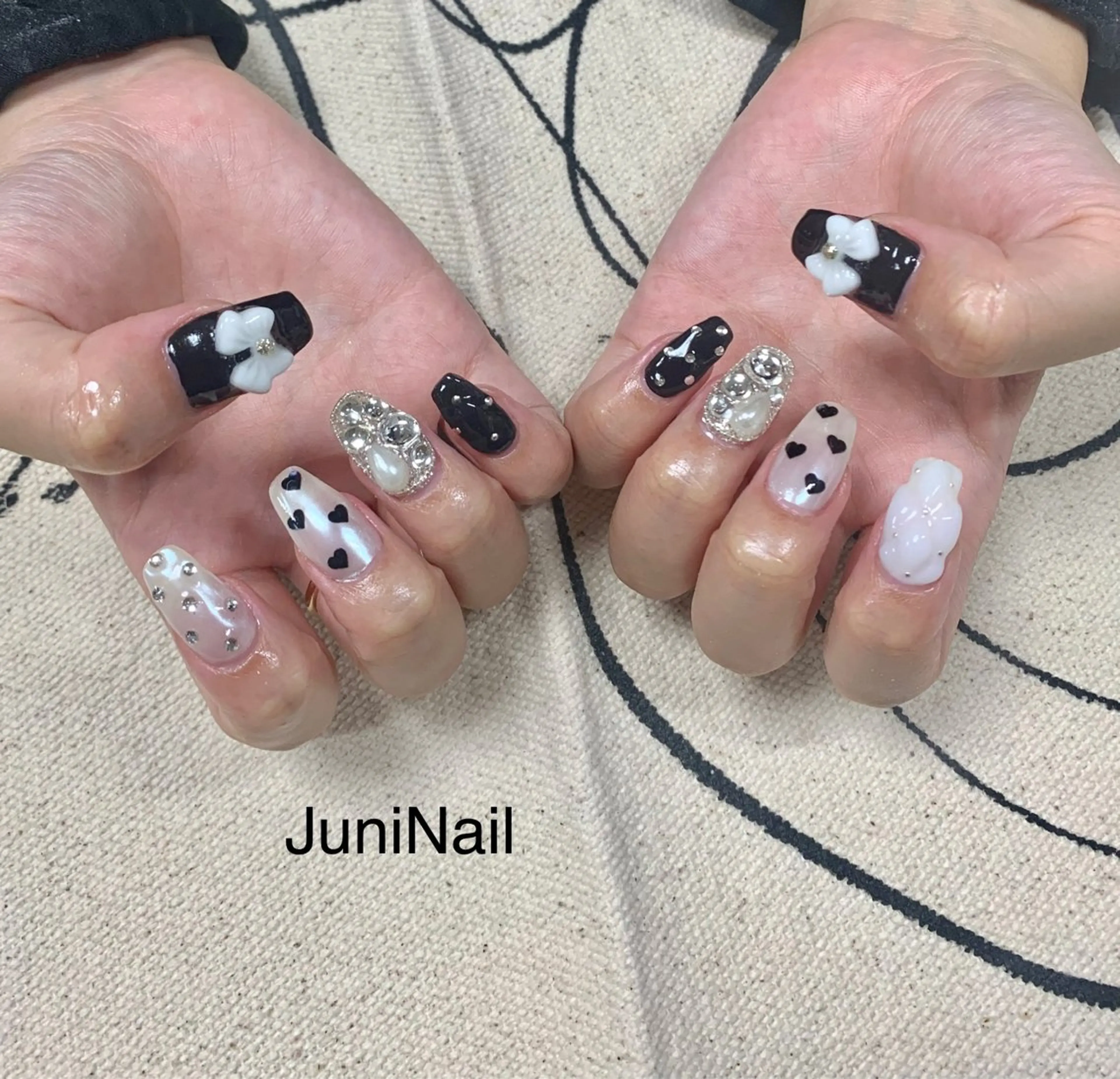 ネイル オーロラネイル フラッシュネイル 氷ネイル・うるうるネイル キラキラネイル 韓国ネイル ハンドネイル JuniNail 주니네일🇰🇷suのネイルデザイン