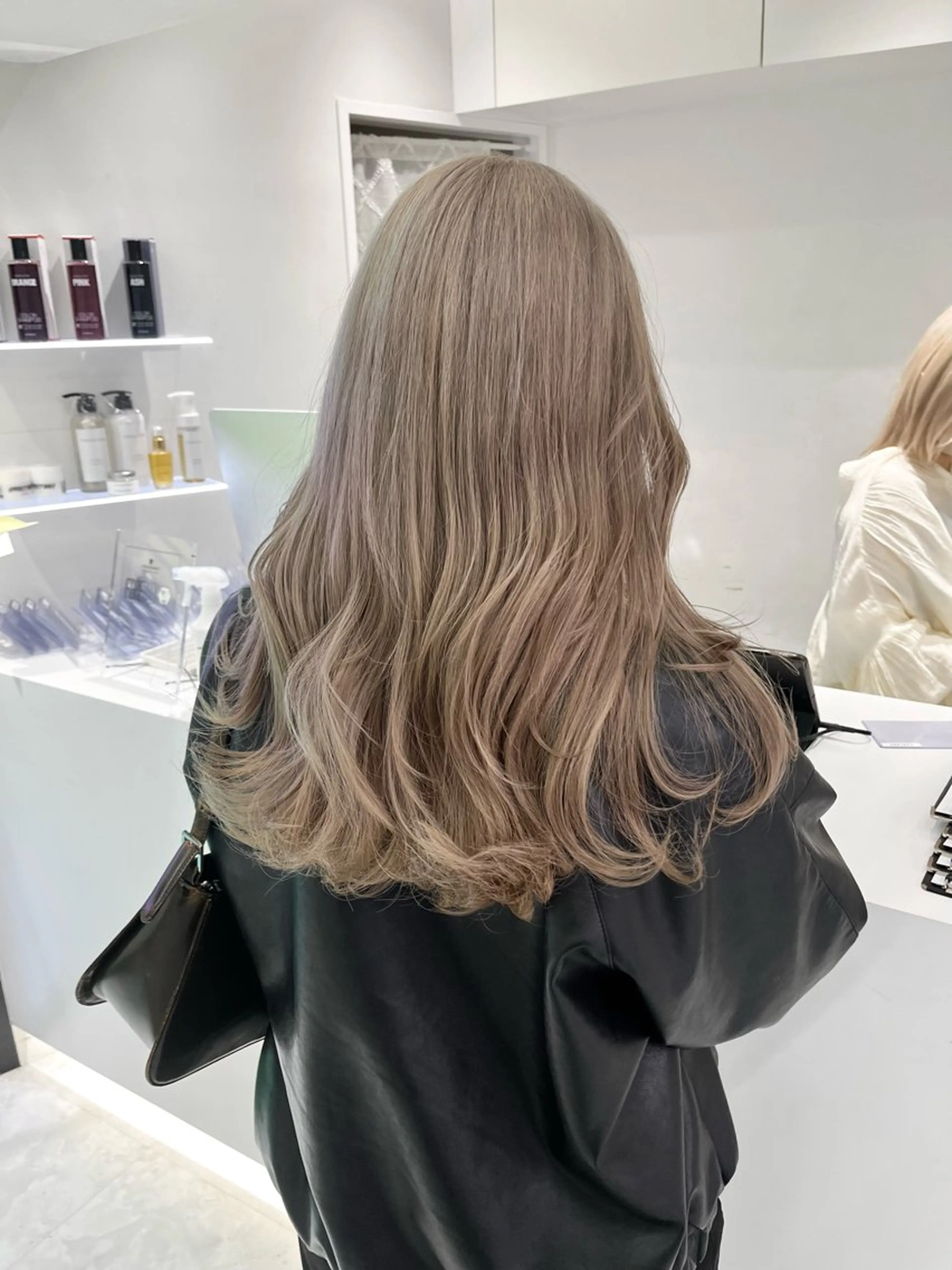 【🩰12月限定似合わせカット🩰】1人1人に合わせたモテヘアカット+シャンプー🧴+炭酸SPA🫧+コテ巻仕上げ🪄の写真